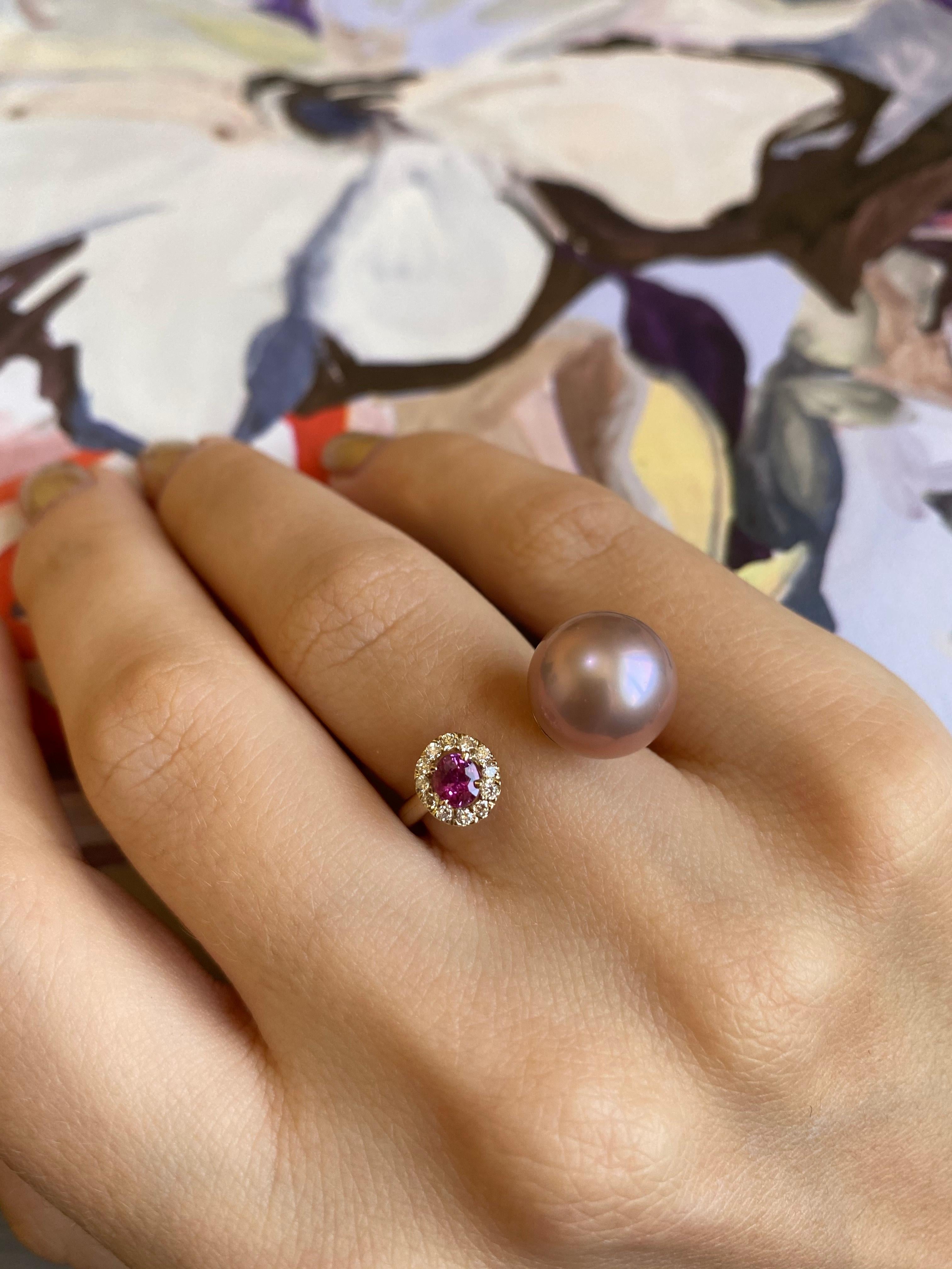 Pink Sapphire and Pearl Ring, 18K Gold In New Condition In Nicosia, CY