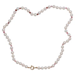 Handgefertigte Halskette mit rosa Saphiren und Perlen und Turmalinen aus 14 Karat massivem Gold