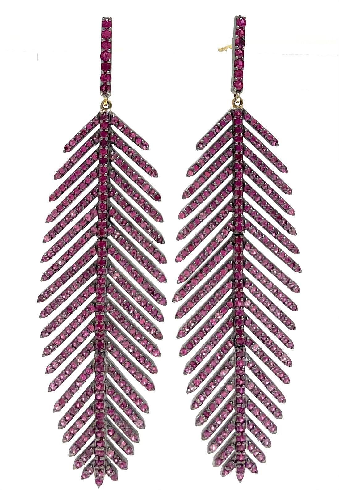 Pink Sapphire and Ruby Feather Paradizia Earrings In New Condition For Sale In Laguna Beach, CA