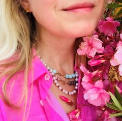 Halskette aus Gelbgold mit rosa Saphiren und weißen Perlen mit Turmalinen