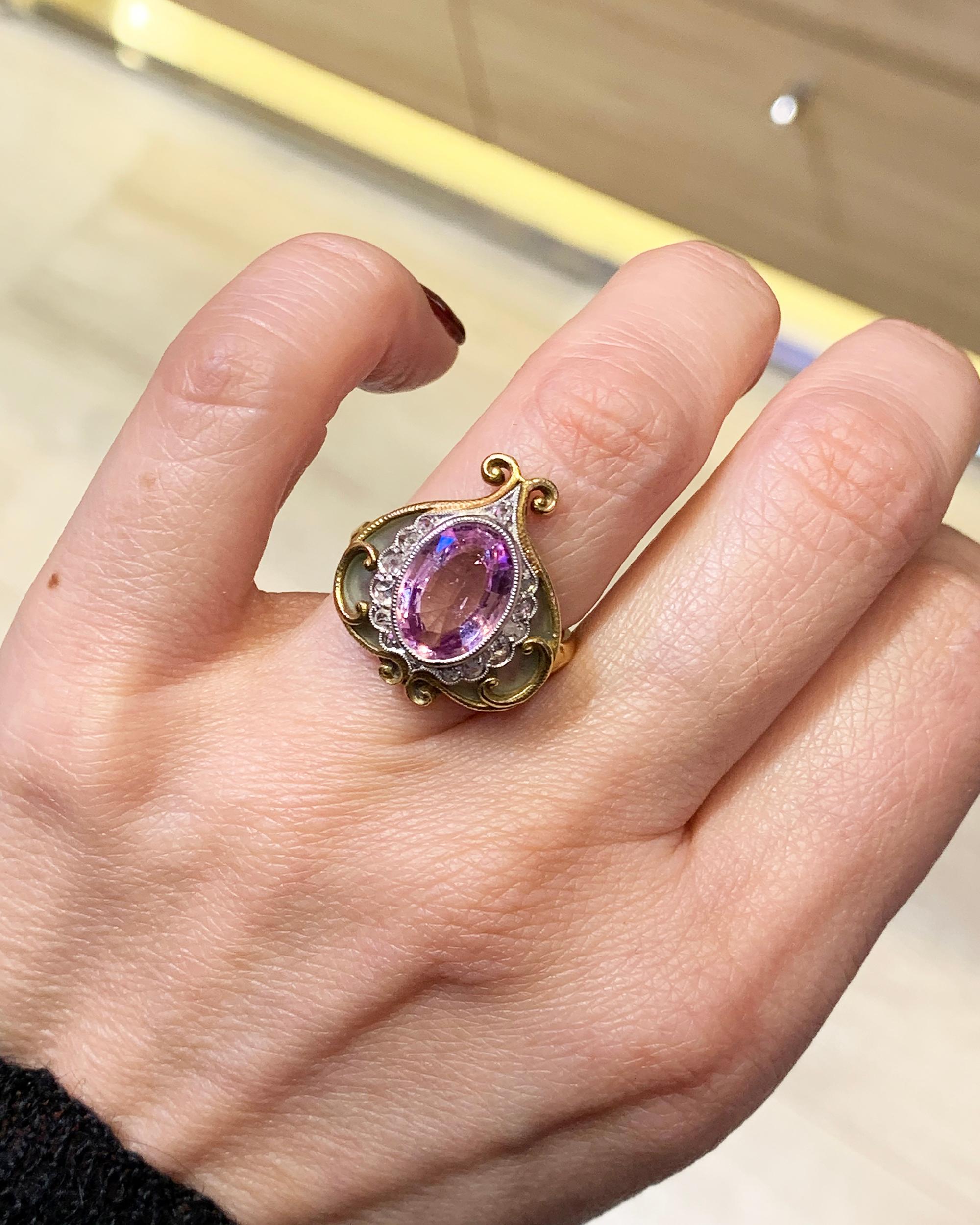 A unique Art Nouveau cocktail ring depicting an oval pink spinel surrounded by round diamonds.
Set in 18k yellow gold weighing 7.55 grams.
Size 5. Resizing available.
