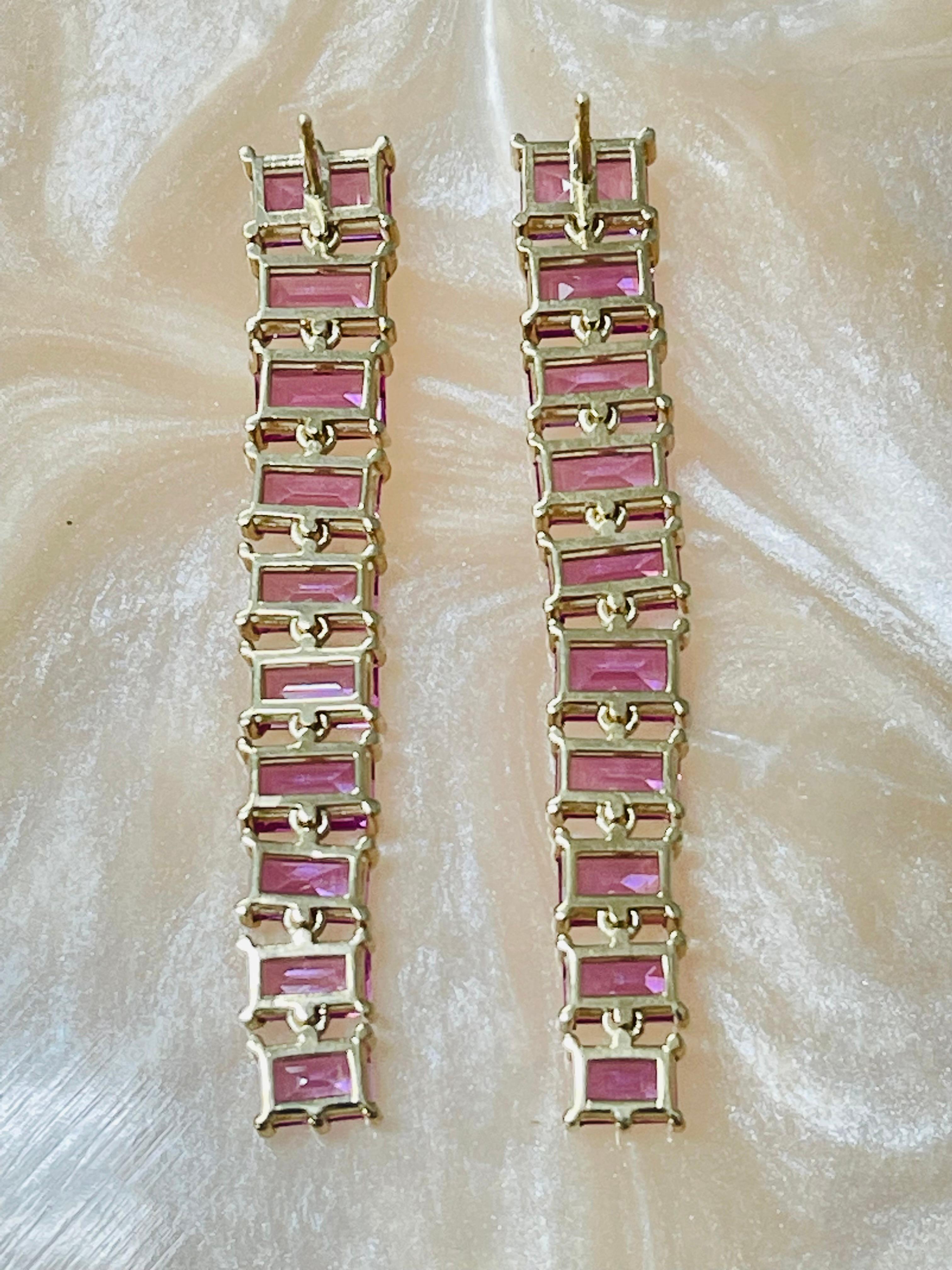 Pink Sapphire Baguette Long Earrings in Yellow Gold In New Condition For Sale In New York, NY