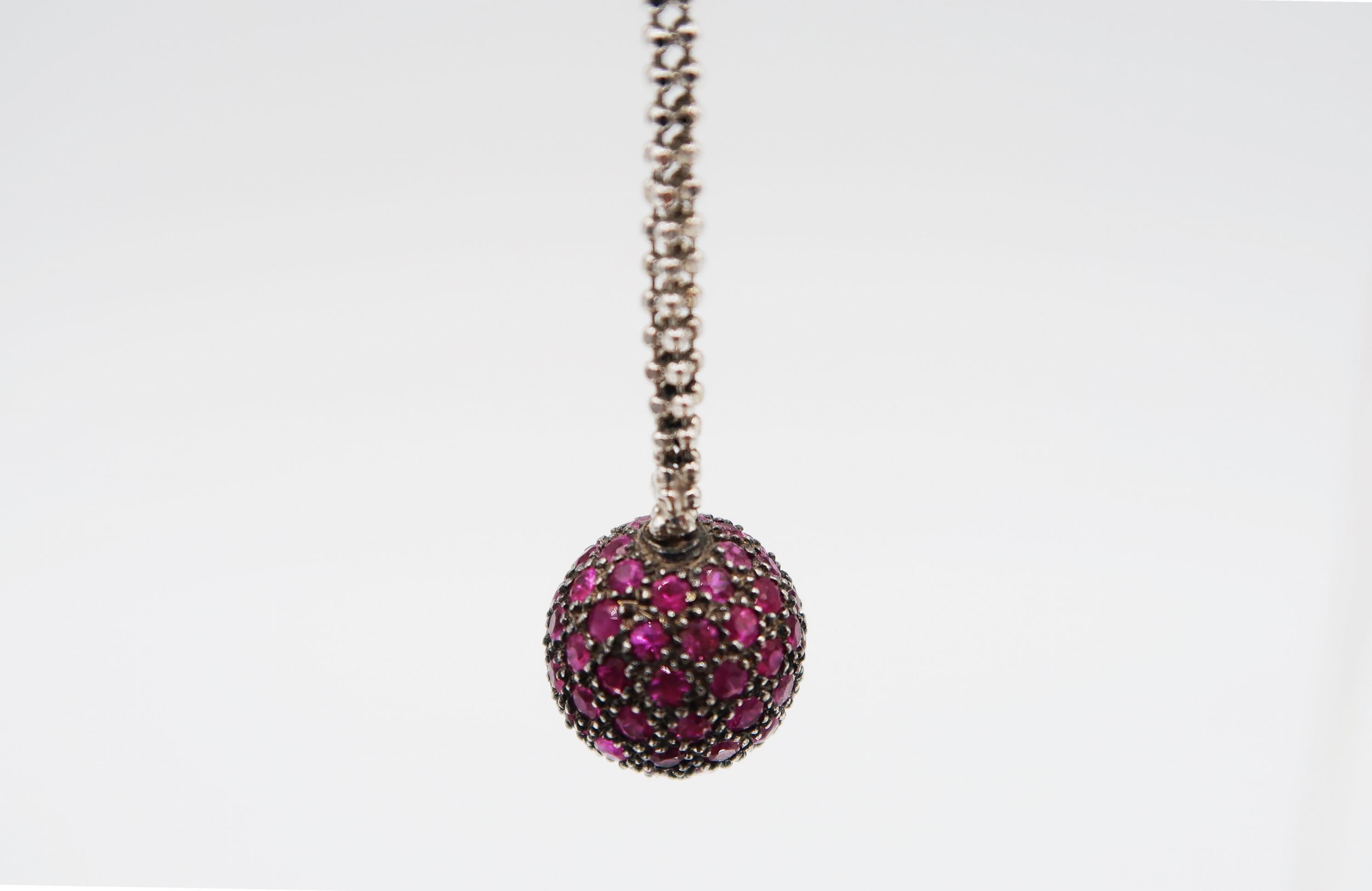 Donna Orecchini pendenti a sfera con zaffiro rosa in oro bianco 18 carati in vendita