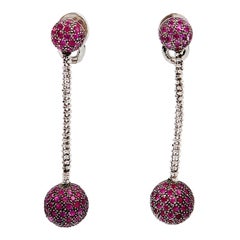 Orecchini pendenti a sfera con zaffiro rosa in oro bianco 18 carati