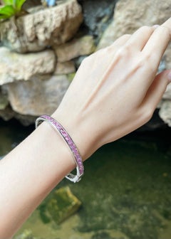 Bangle con zaffiro rosa e montatura in oro bianco 18 carati