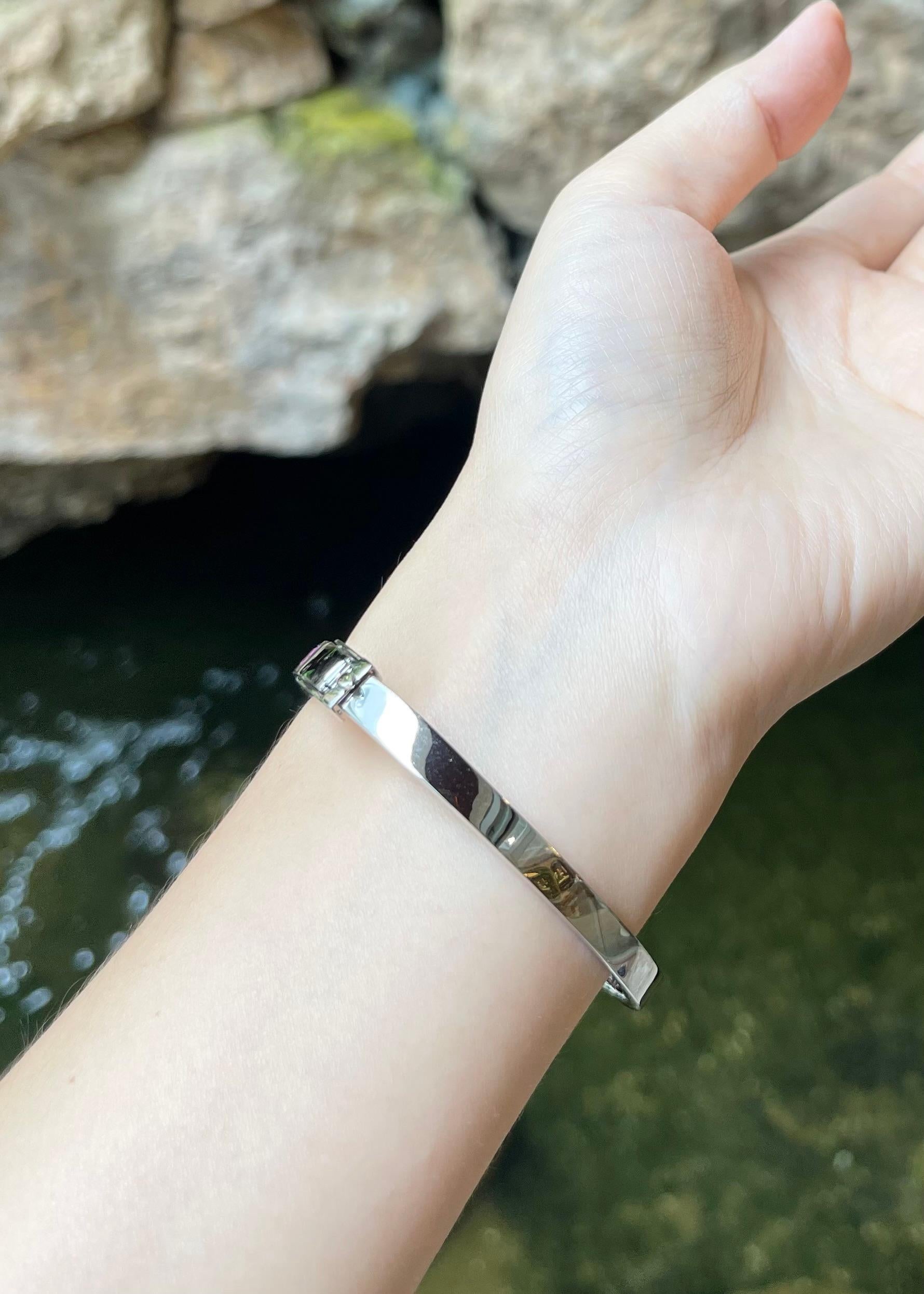 Brazalete de zafiro rosa engastado en oro blanco de 18 quilates Corte baguette en venta