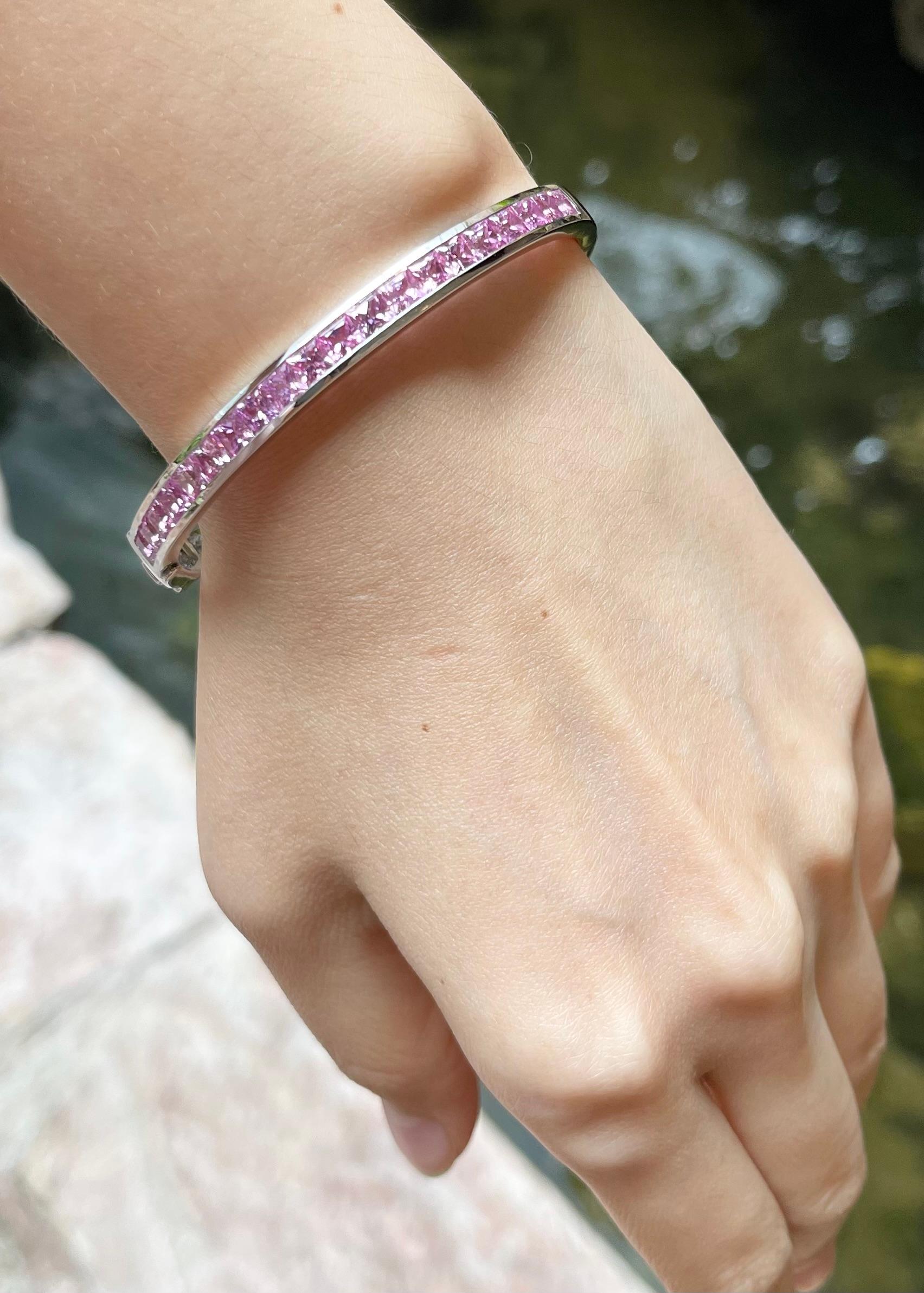 Brazalete de zafiro rosa engastado en oro blanco de 18 quilates en Nuevo estado para la venta en Bangkok, TH