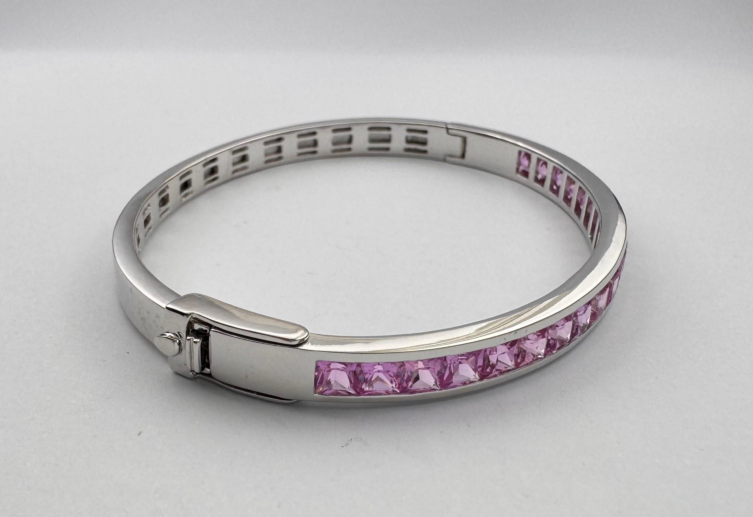 Brazalete de zafiro rosa engastado en oro blanco de 18 quilates en venta 1