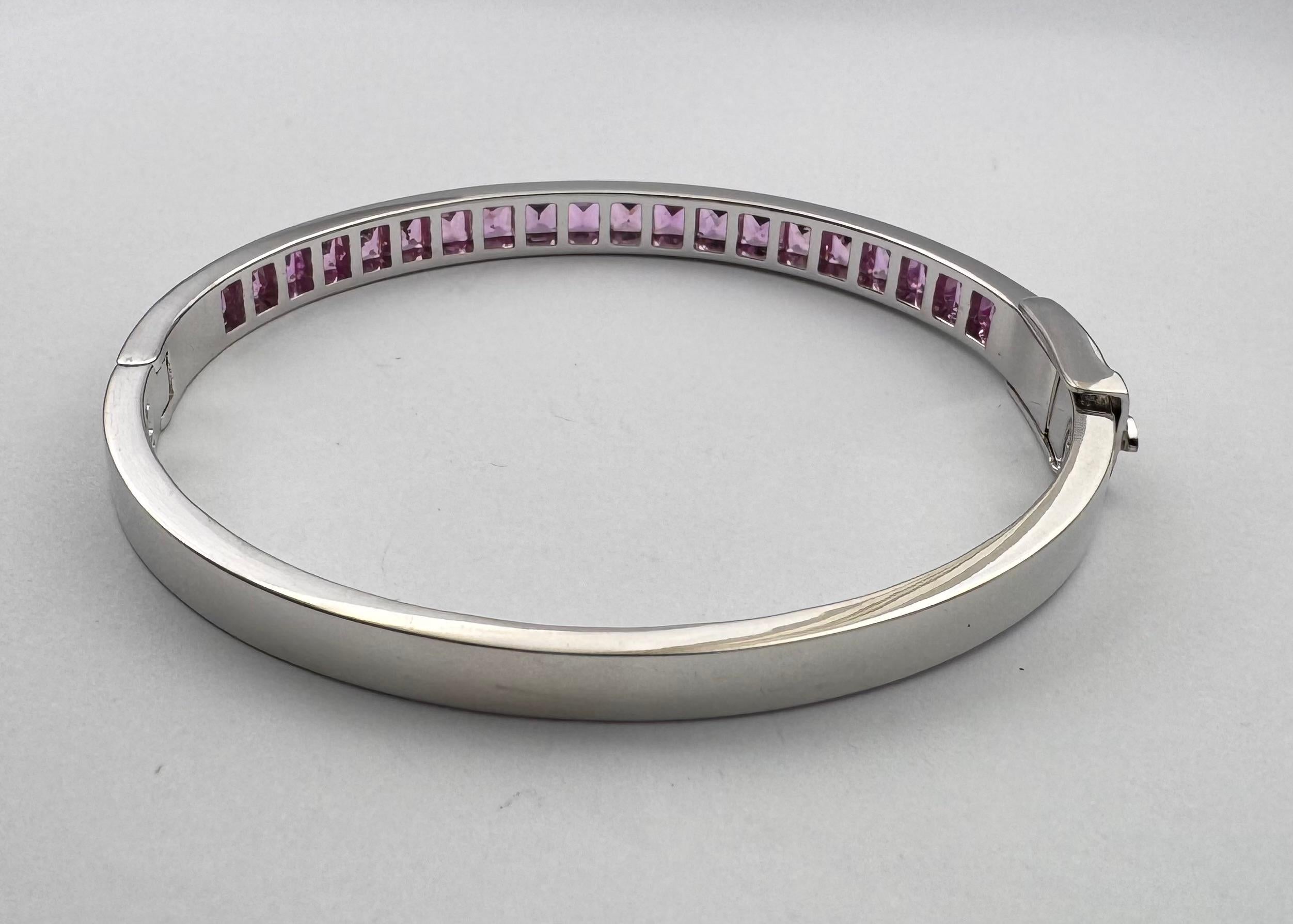 Brazalete de zafiro rosa engastado en oro blanco de 18 quilates en venta 3