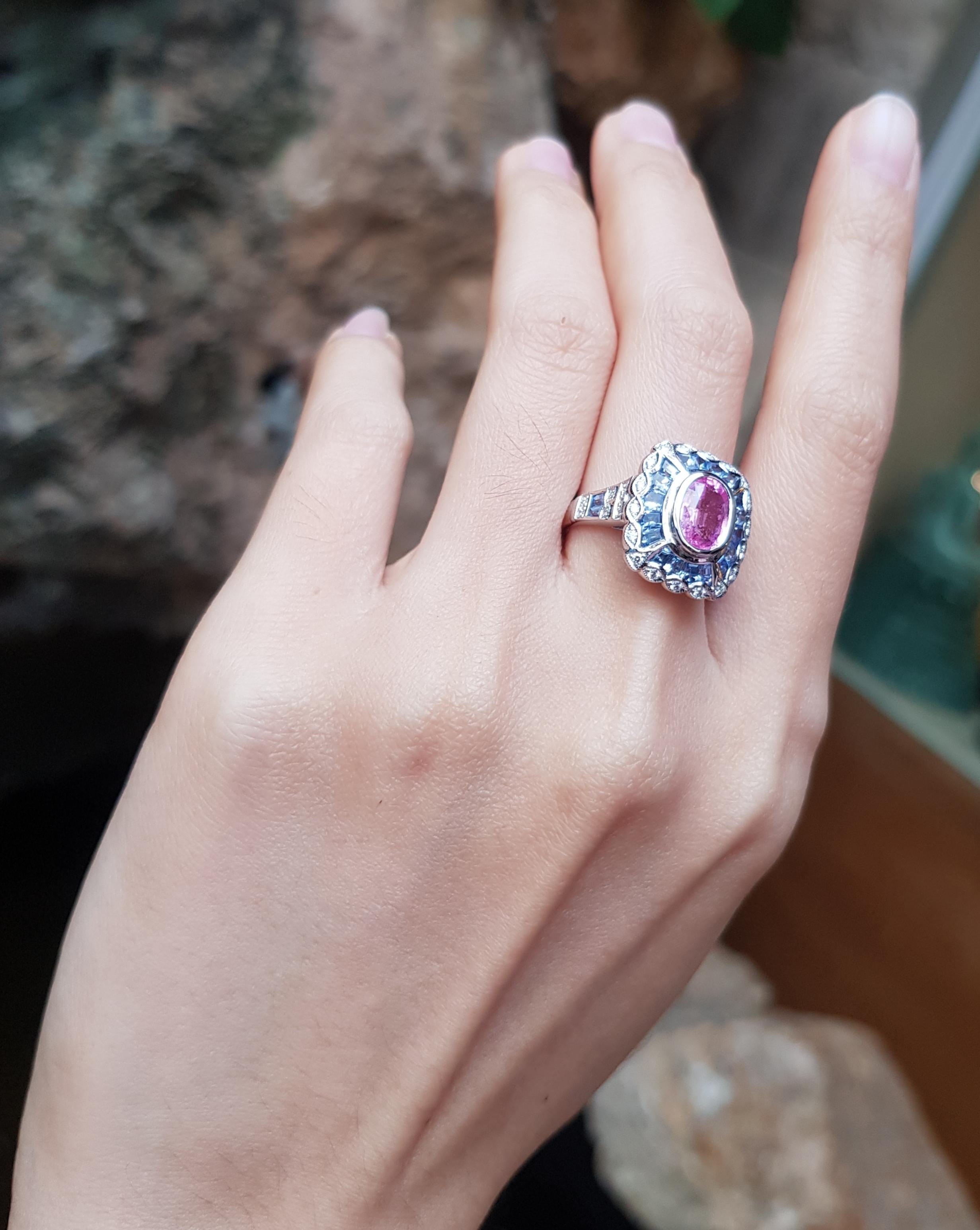Pink Sapphire, Blue Sapphire and Diamond Ring Set in 18 Karat White Gold Setting In New Condition For Sale In Bangkok, TH