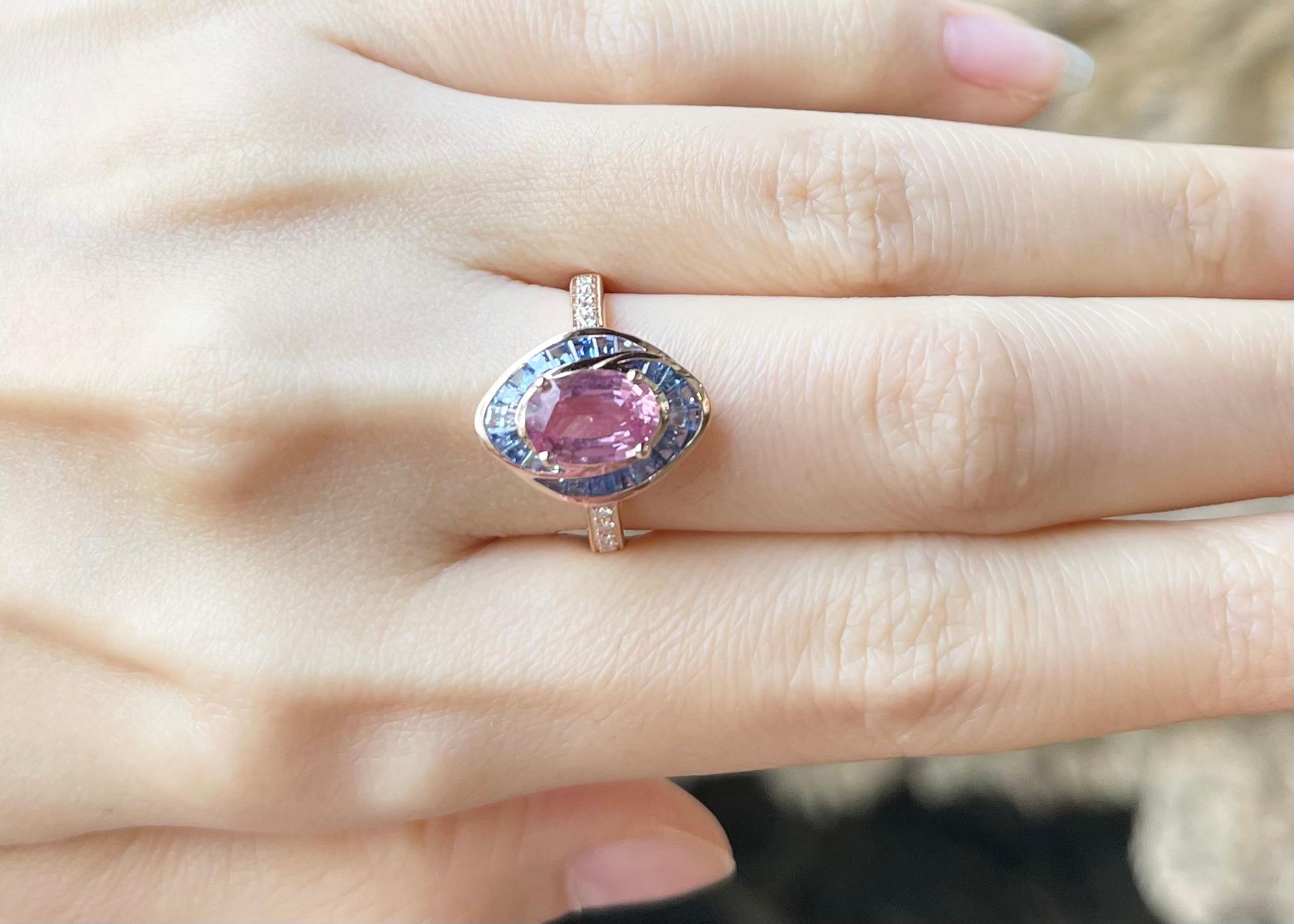 Contemporaneo Anello con zaffiro rosa, zaffiro blu e diamante con montatura in oro rosa 18K in vendita