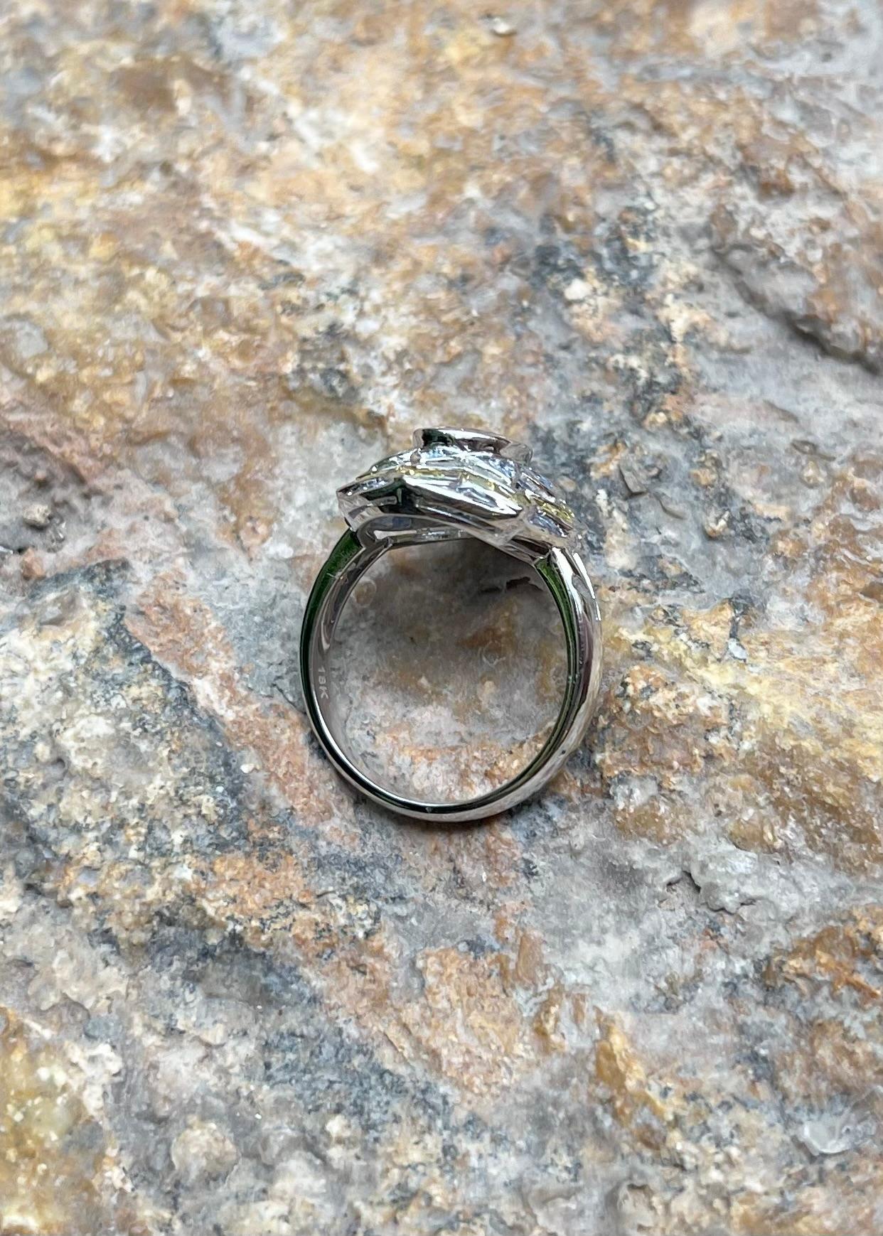 Bague en or blanc 18 carats, saphir rose, saphir bleu et saphir jaune en vente 6