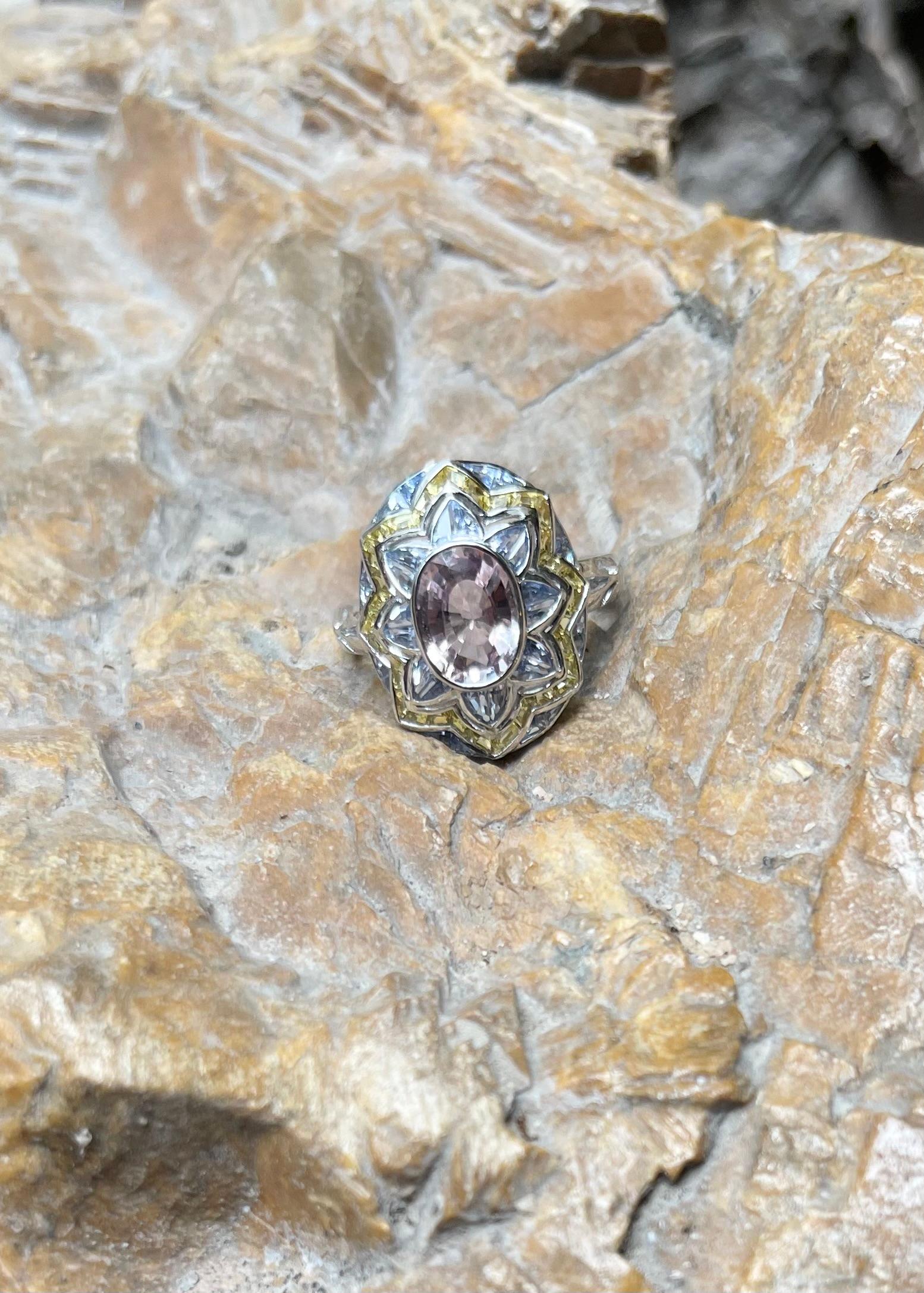 Bague en or blanc 18 carats, saphir rose, saphir bleu et saphir jaune en vente 8