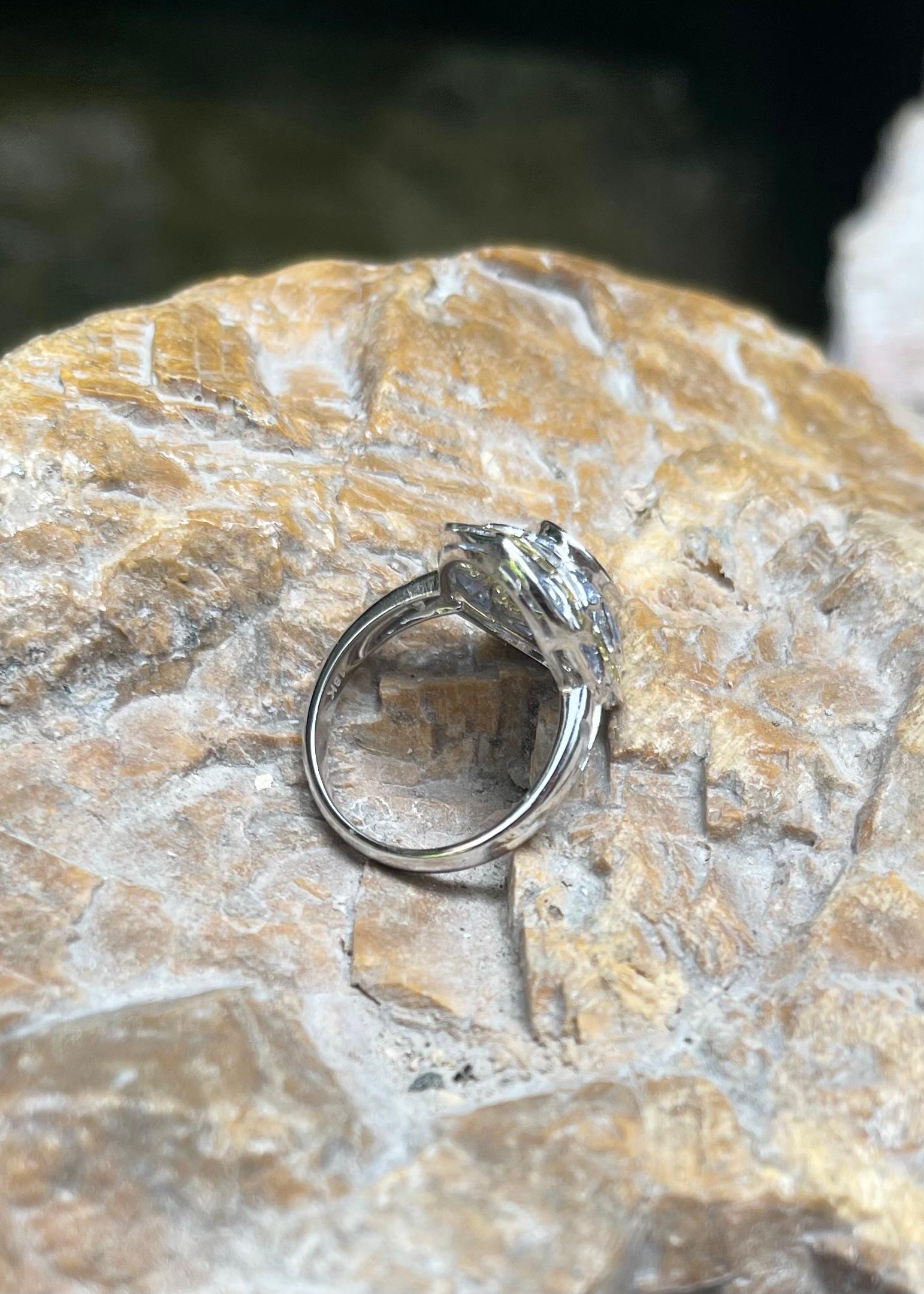 Bague en or blanc 18 carats, saphir rose, saphir bleu et saphir jaune en vente 10