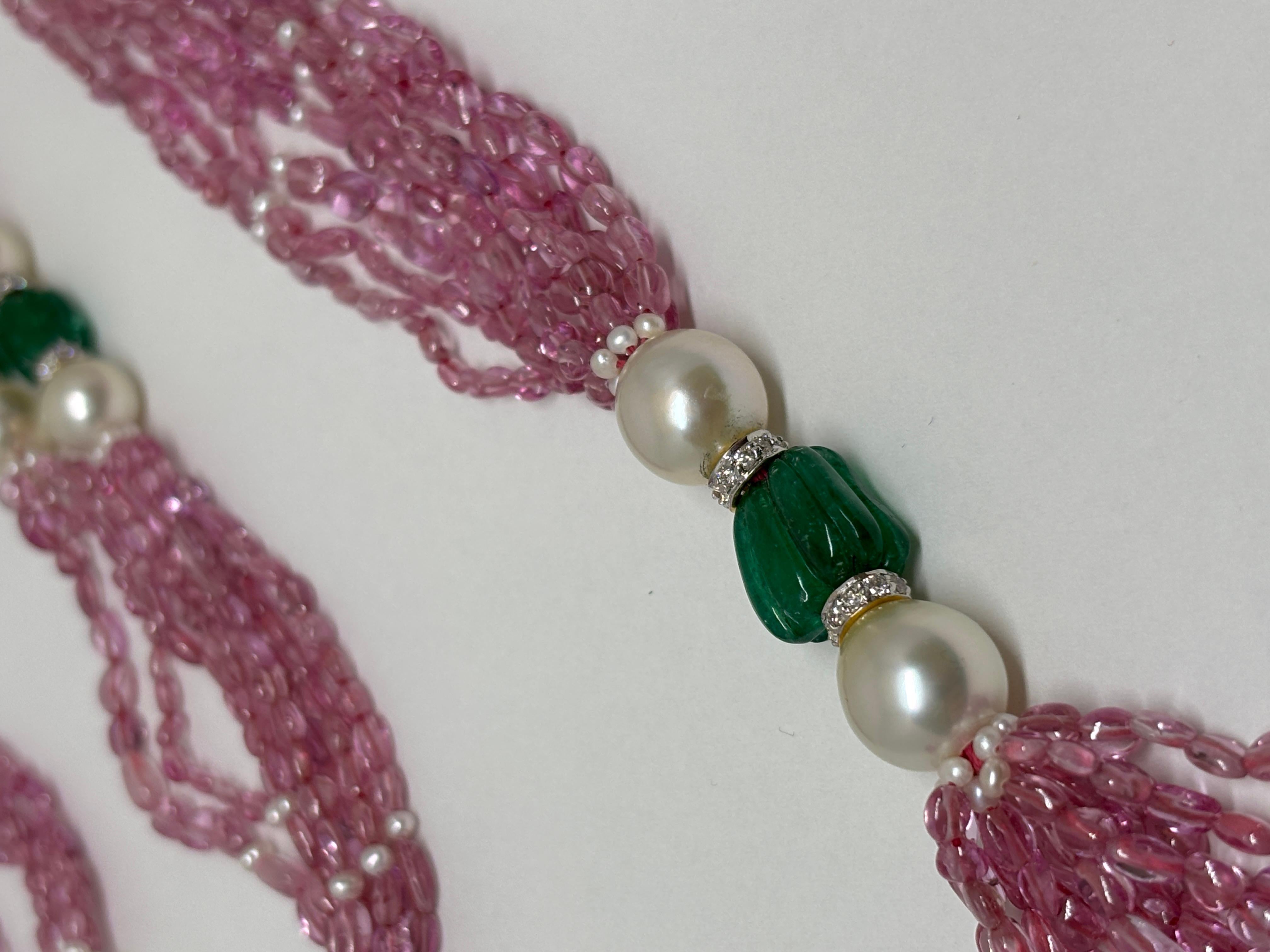 Halskette mit Südseeperlen, rosa Saphir, geschnitzter Smaragd, Cts 306 (Perle) im Angebot