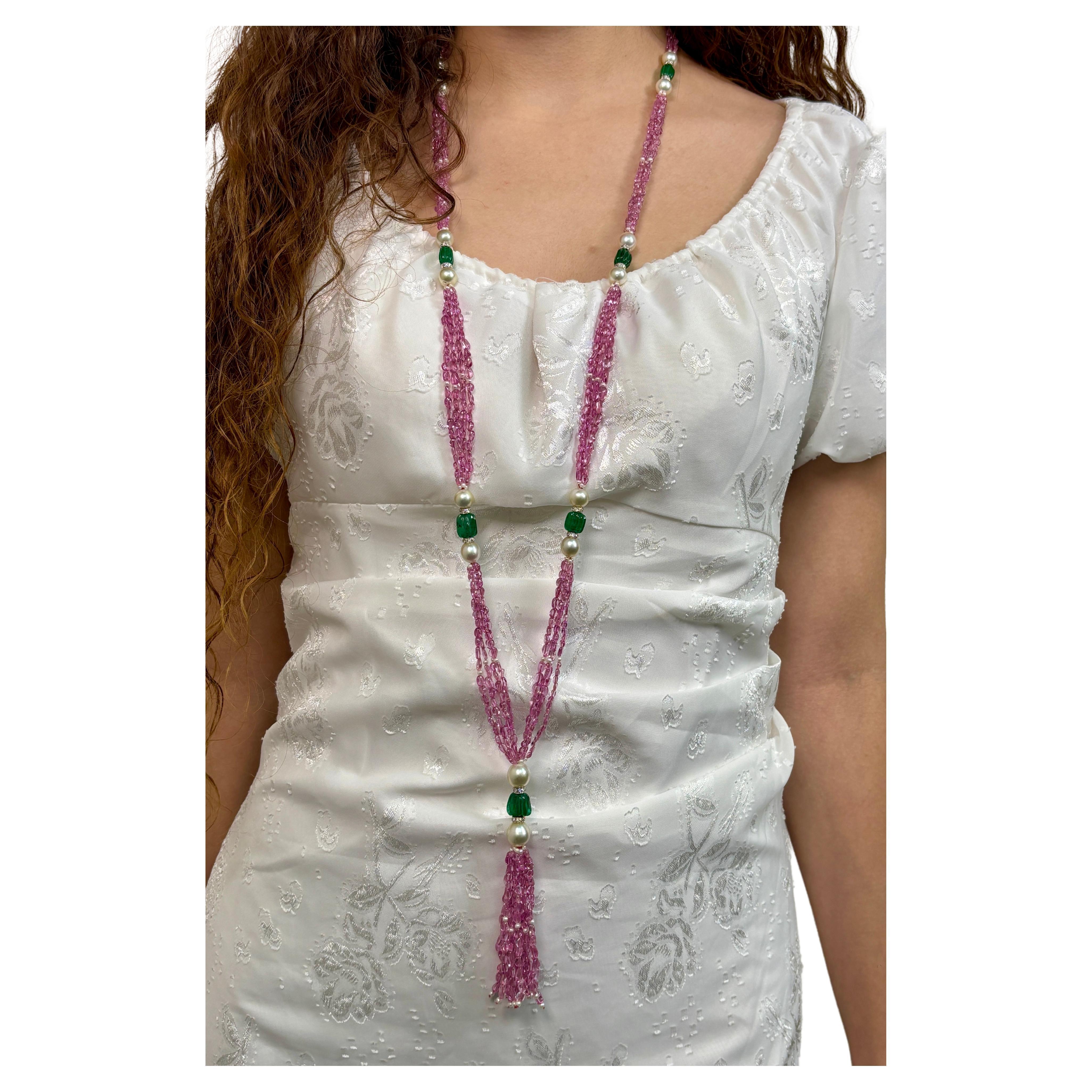 Collier de perles des mers du Sud avec saphir rose sculpté et émeraude Cts 306