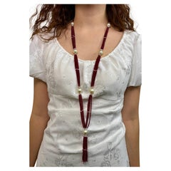 Collier de perles des mers du Sud avec saphir rose sculpté et émeraude Cts 306