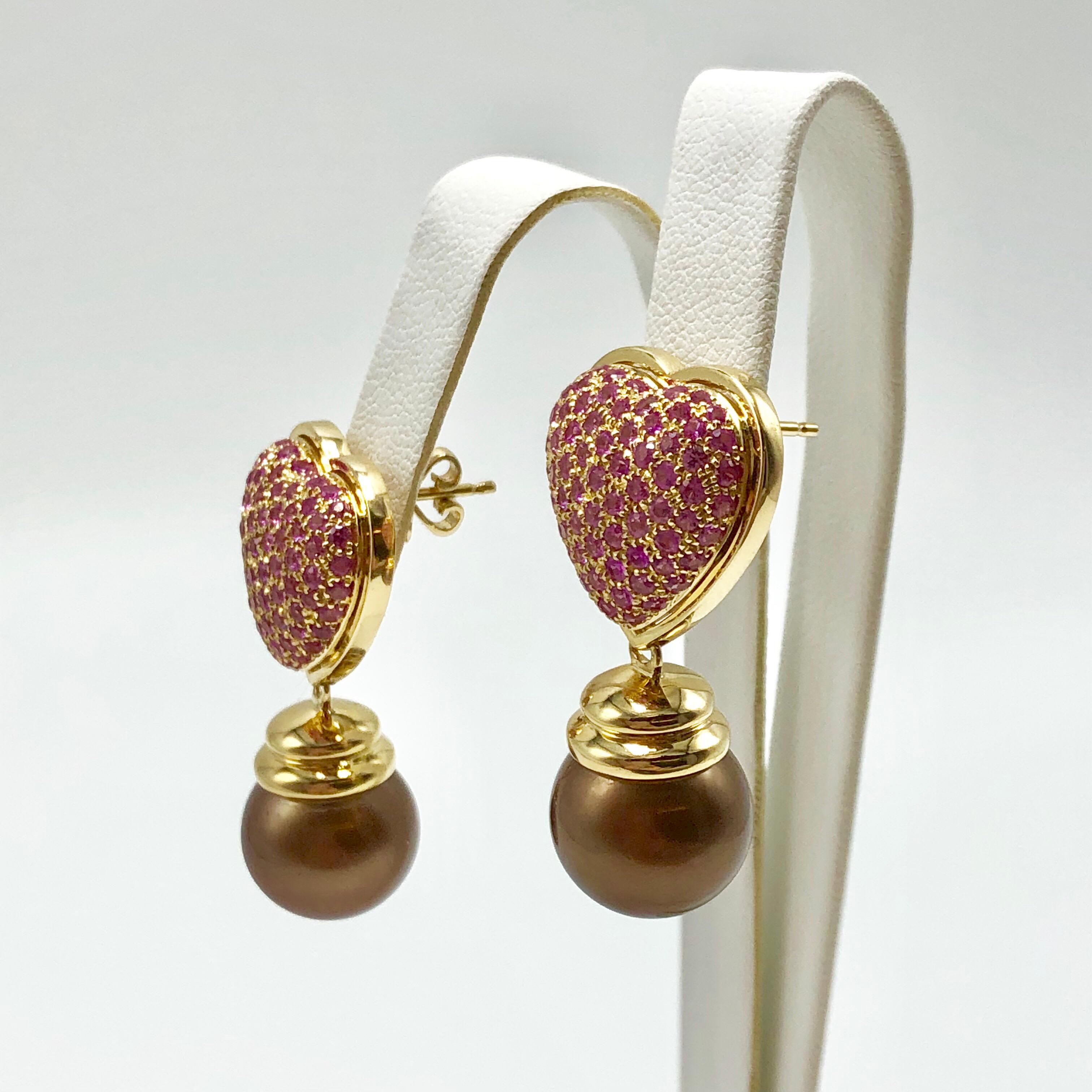 Pink Sapphire Chocolate Tahitian Pearl Yellow Gold Drop Earrings In New Condition In Dallas, TX