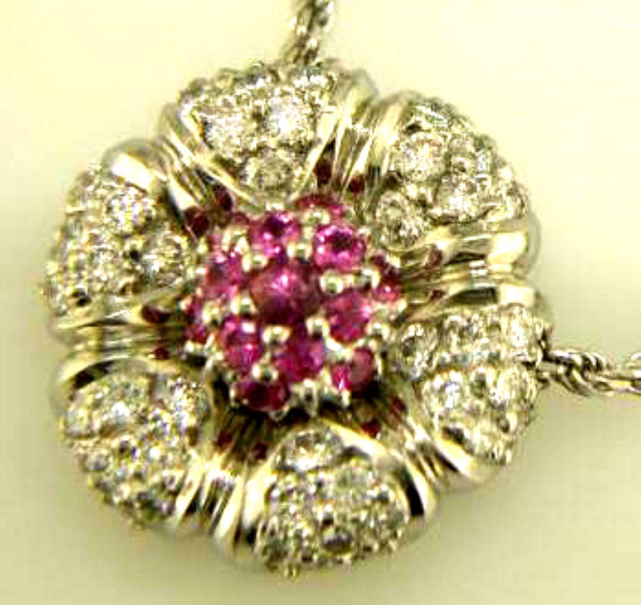 Blumenhalskette mit 18 Karat Weißgold Kette mit rosa Saphiren Cts 0,34 Diamanten im Zustand „Neu“ im Angebot in Hong Kong, HK