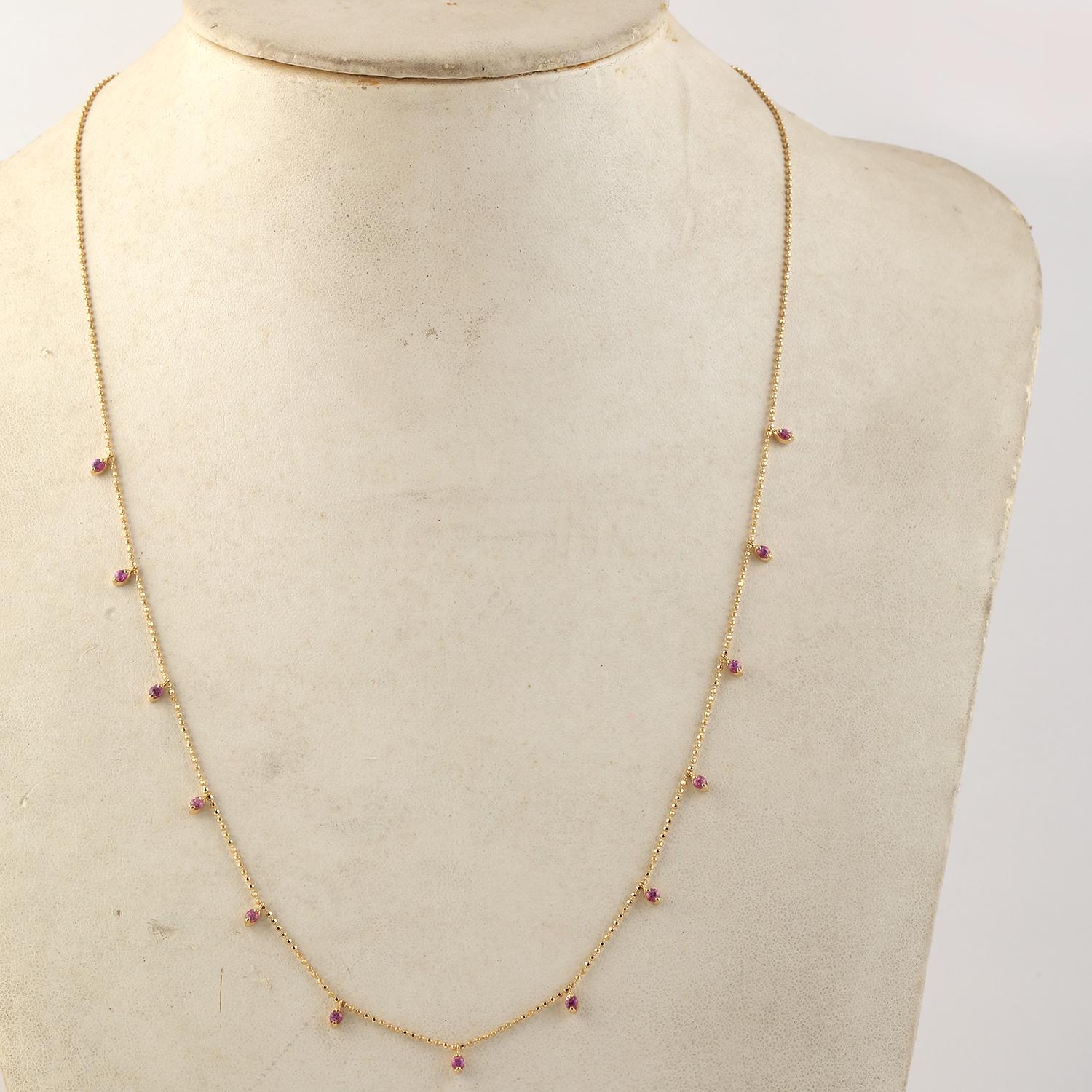 Artigiano Collana a catena delicata con zaffiro rosa in oro giallo 18 carati in vendita