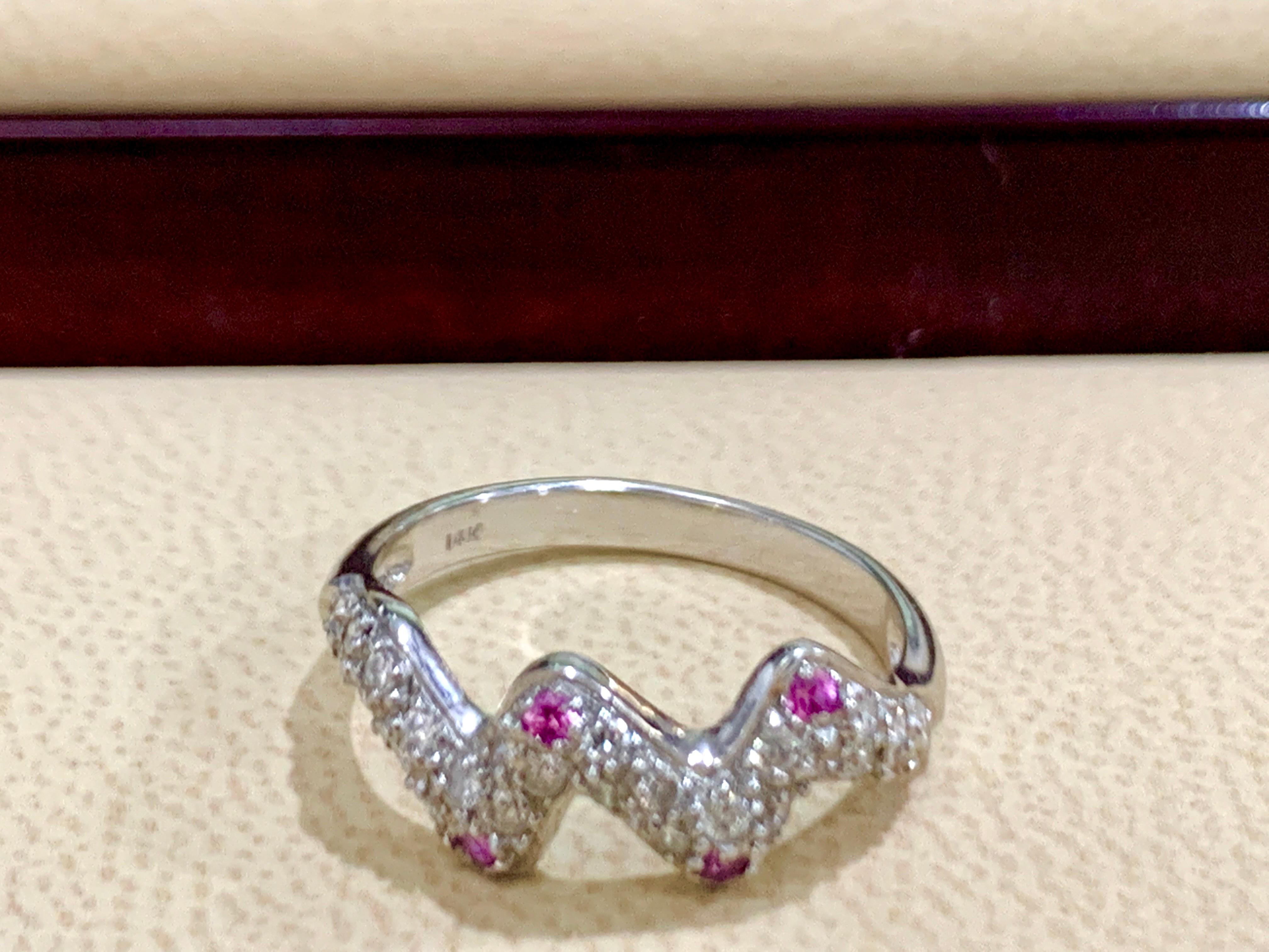 Pink Sapphire and Diamond 14 Karat White Gold Band Ring, Estate In Excellent Condition In New York, NY