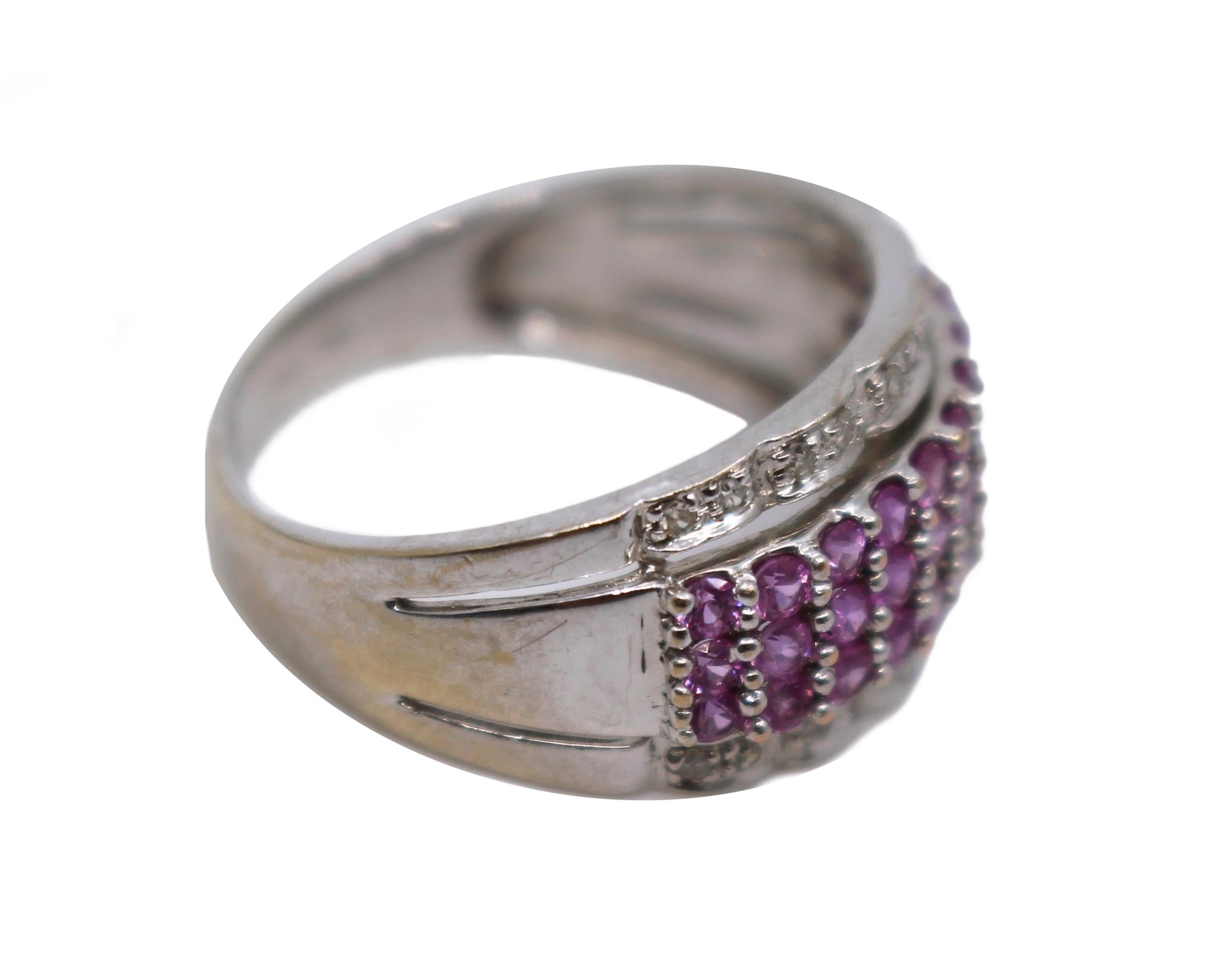 Européen Bague jonc en or blanc 18 carats avec saphir rose et diamants en vente