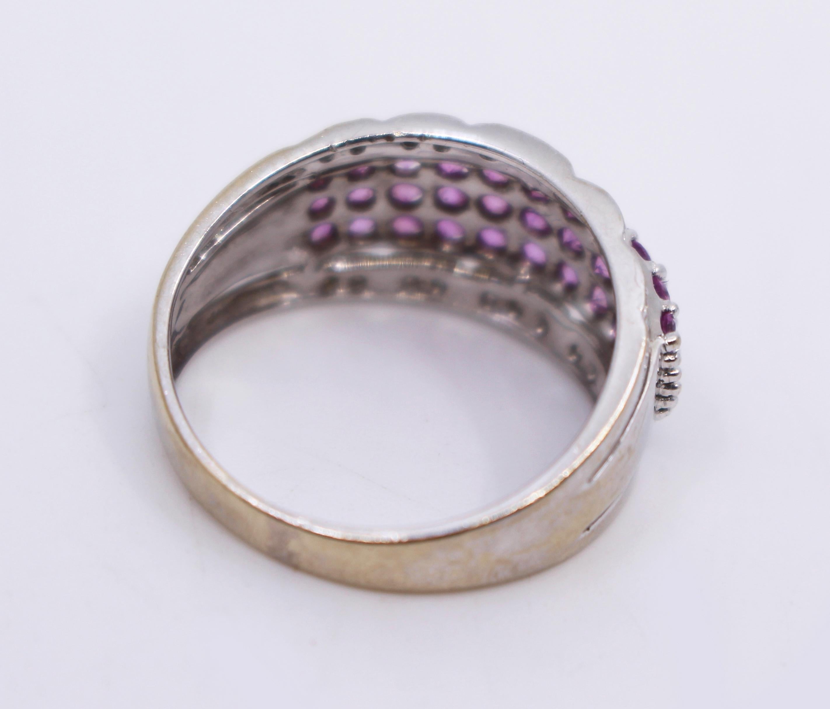 20ième siècle Bague jonc en or blanc 18 carats avec saphir rose et diamants en vente