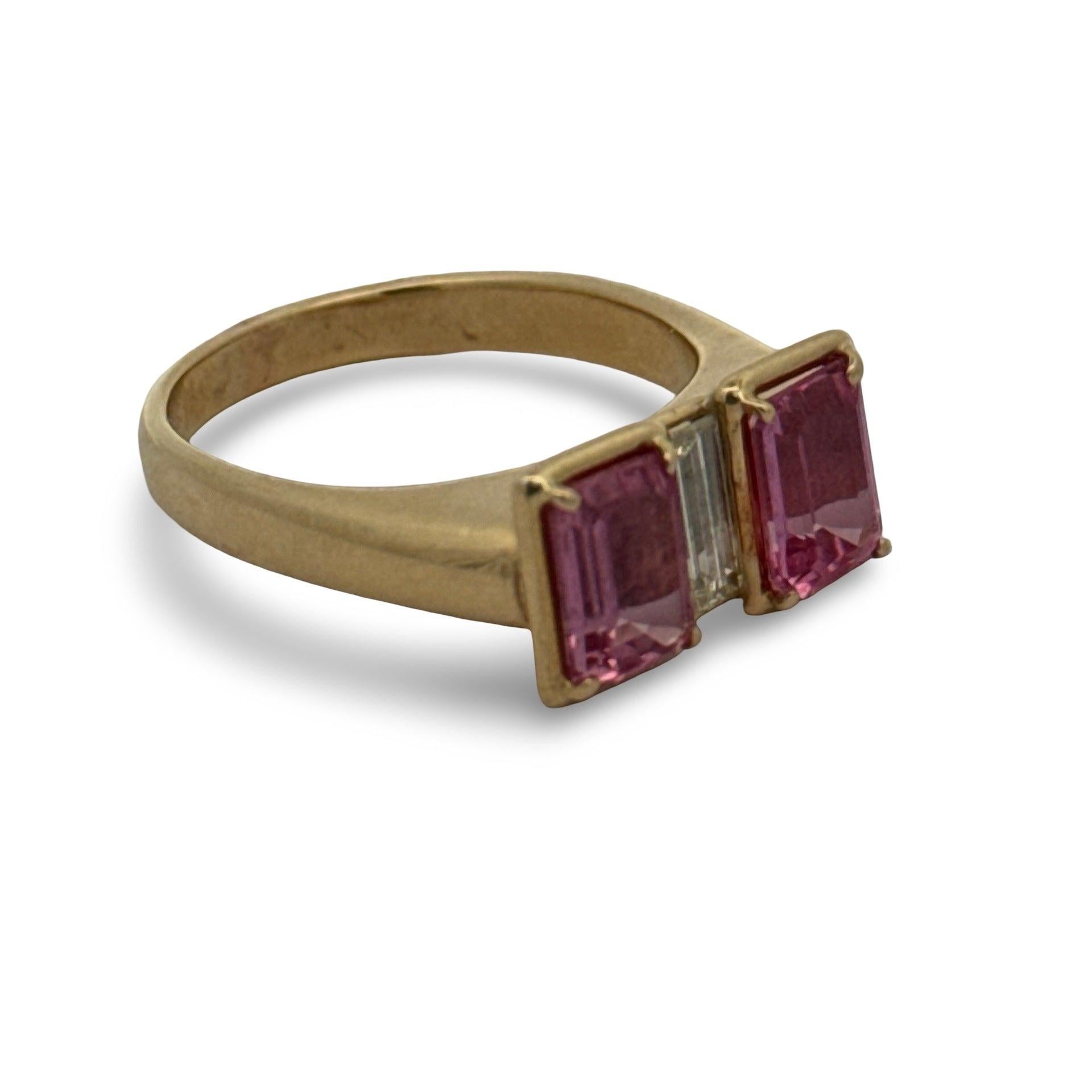 Statement-Ring mit rosa Saphir, Diamant und 18 Karat Gelbgold Damen im Angebot