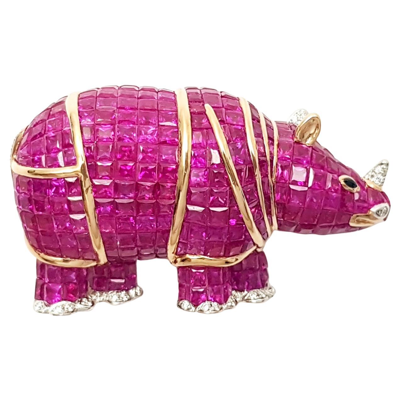 Nashornbrosche mit Pink Saphir, Diamant und schwarzem Saphir aus 18 Karat Roségold
