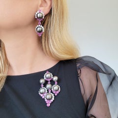 Anhänger und Ohrringe mit rosa Saphiren, Diamanten und grauen Zuchtperlen