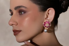 Pinke Saphir-, Diamant- und Perlenohrringe aus 18 Karat Gelbgold