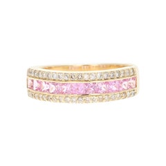 Anneau en or jaune avec saphir rose de 1,17 carat et diamants