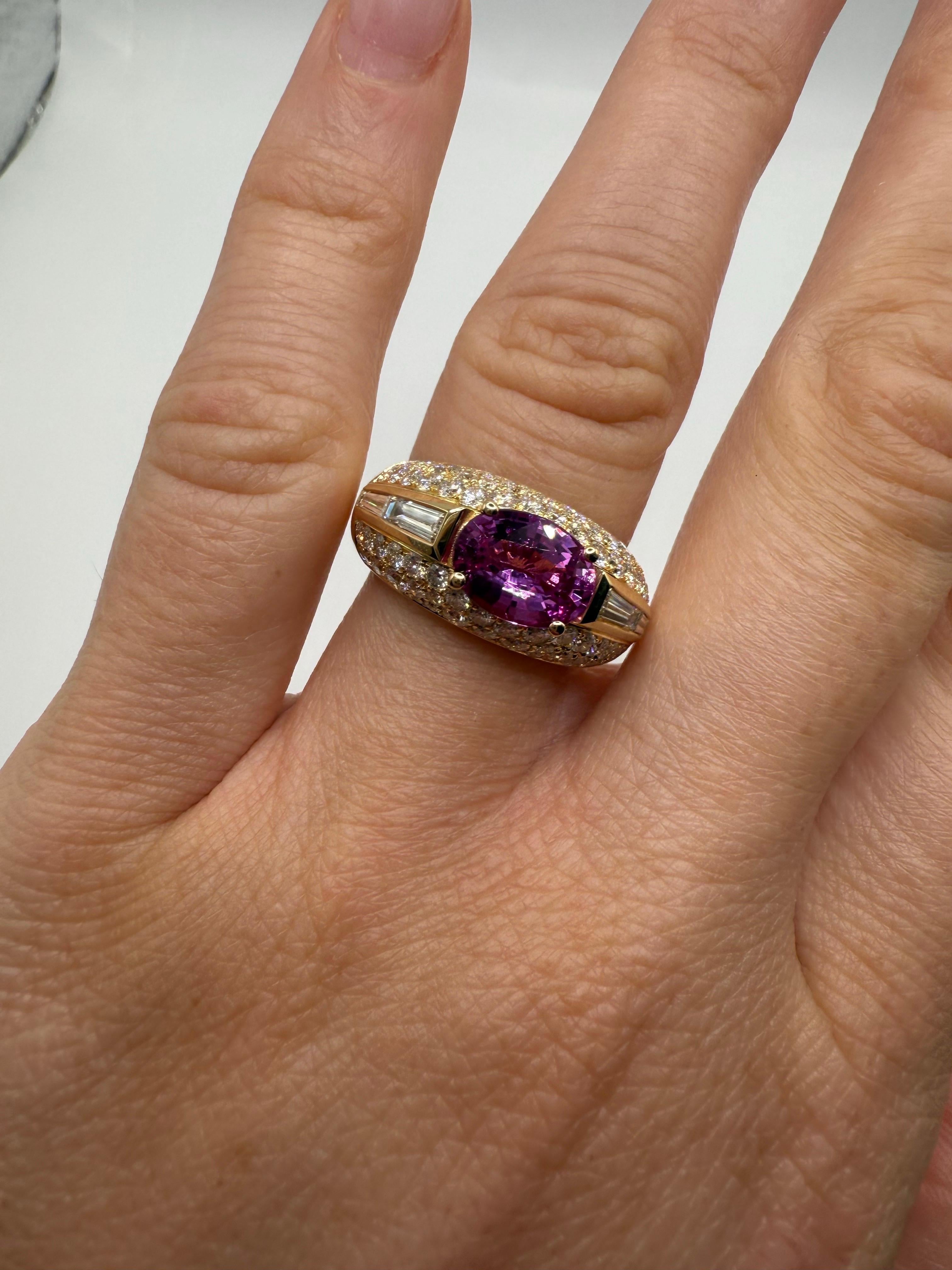 Cocktailring mit rosa Saphir und Diamant 18KT in Goldpavé-Fassung, perfekt gemacht für Damen oder Herren im Angebot