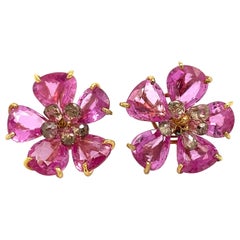 Ohrringe mit rosa Saphiren und Diamanten mit Blumenmuster aus 18 Karat Gelbgold