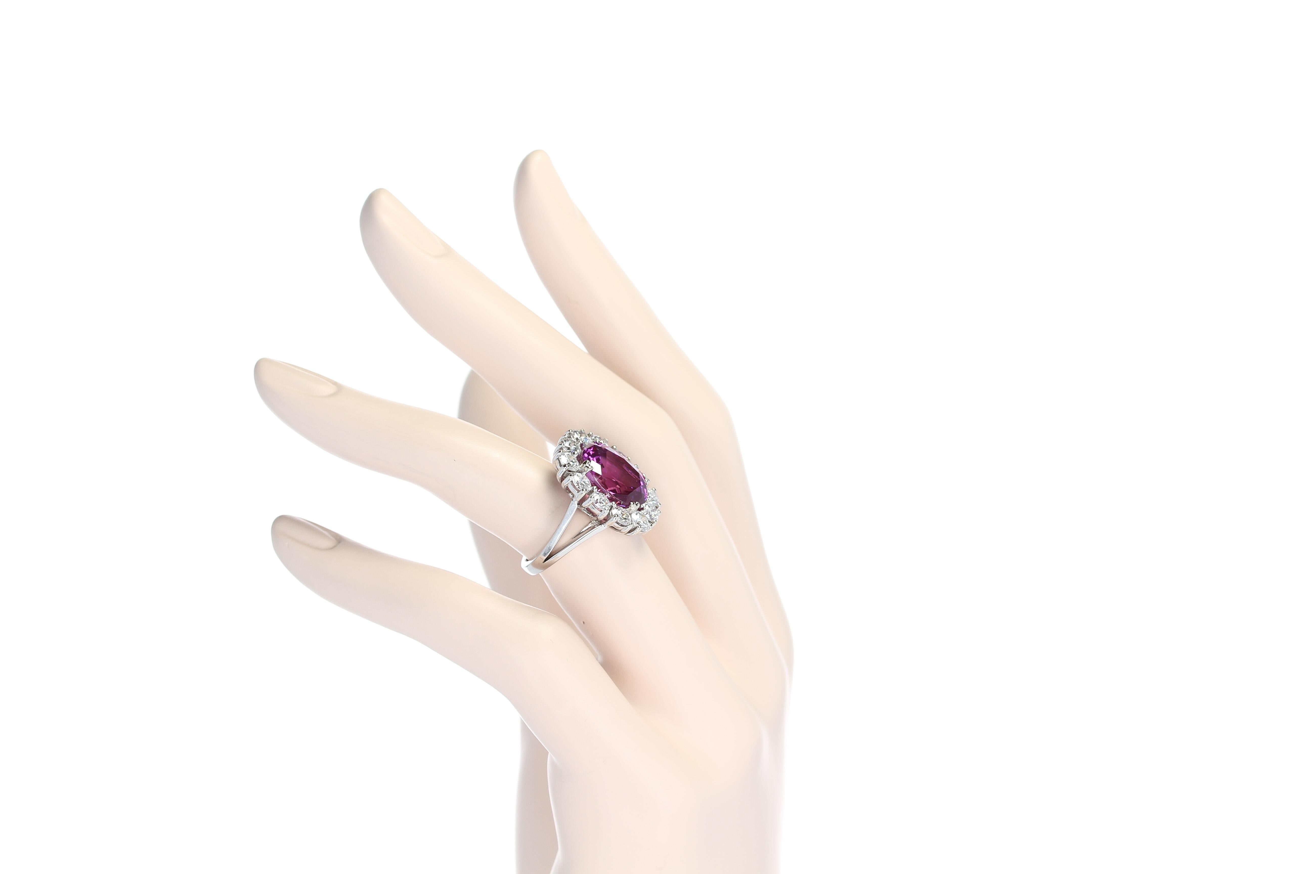 Gold Cluster-Ring mit rosa Saphiren und Diamanten (Ovalschliff) im Angebot
