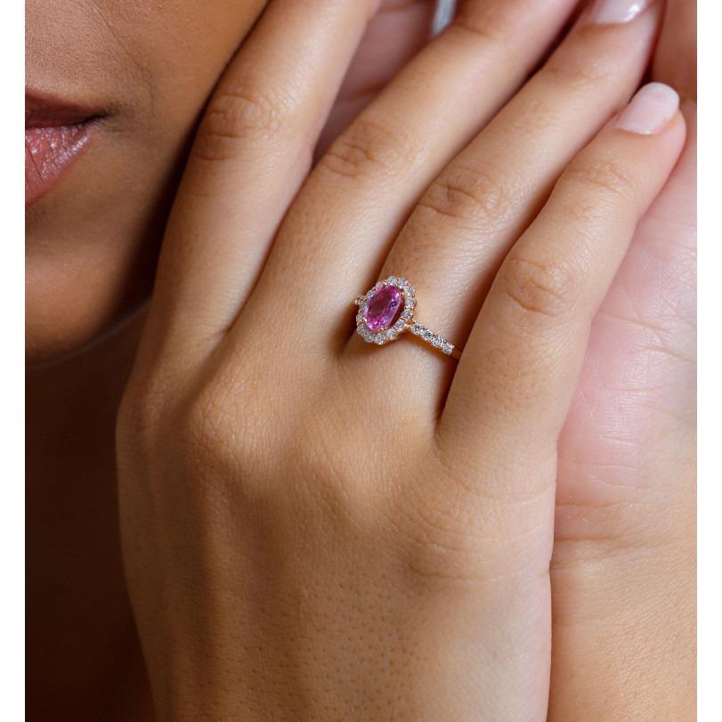 Detalles del producto :

- Por encargo

- Oro Kt: 14kt

- Colores de oro disponibles: Oro rosa, Oro amarillo, Oro blanco

- 0,52ct Diamante Redondo Natural

- 0,92 ct Zafiro rosa natural 

- Color-Claridad del diamante: Color F-G Claridad VS/SI

-