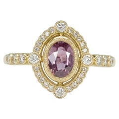 Anello da cocktail con zaffiro rosa e diamanti a corona, in oro giallo 14k
