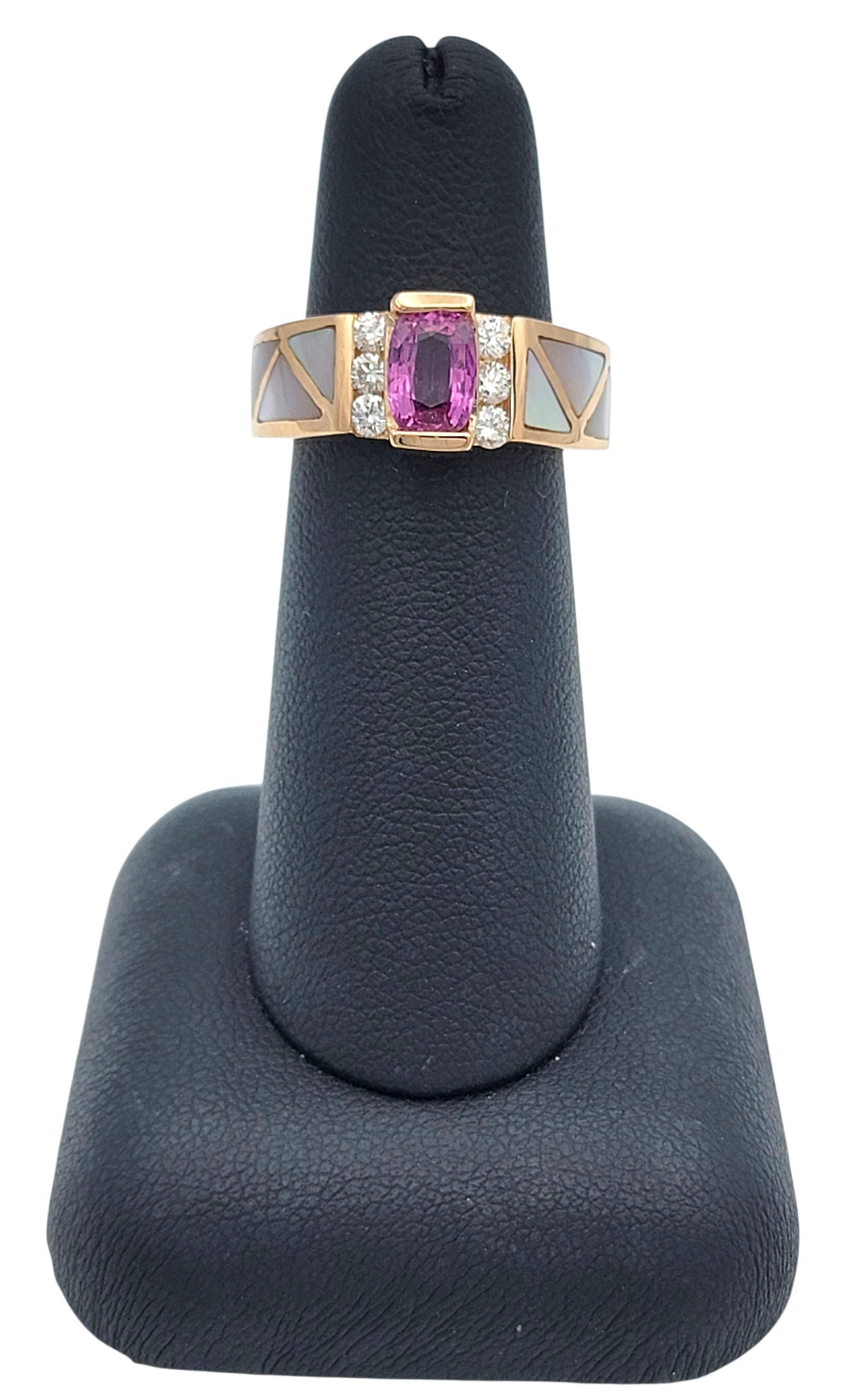 Bague en or rose 14 carats avec incrustation de saphirs roses, diamants et nacre en vente 7