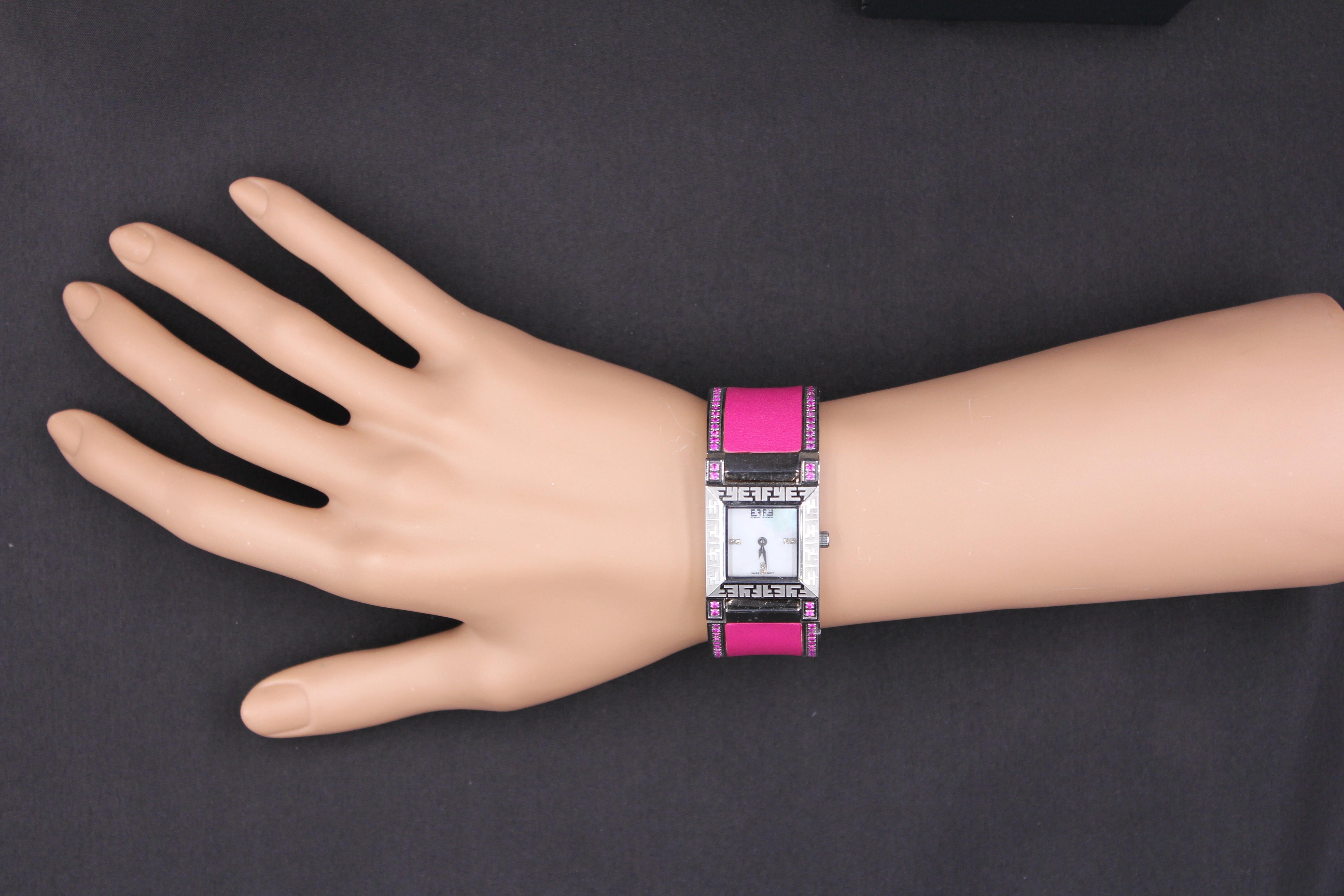 Exotische Schweizer Quarz-Uhr mit rosa Saphir und Diamant-Pavé-Zifferblatt, 2,76 Tcw im Zustand „Neu“ im Angebot in Oakton, VA