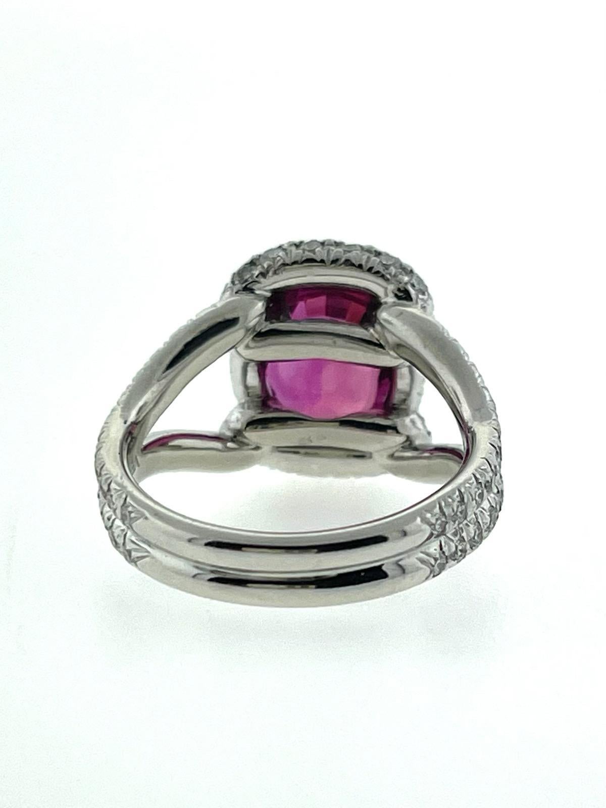 Rosa Saphir-Diamant-Ring (Ovalschliff) im Angebot