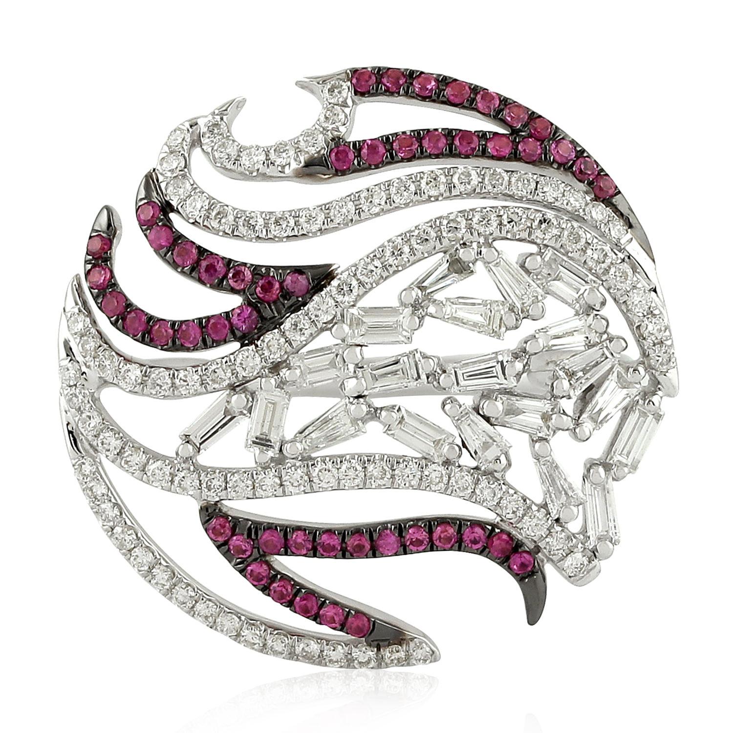 Runder Ring in Form eines rosafarbenen Saphirs und Diamanten aus 18 Karat Weißgold (Gemischter Schliff) im Angebot