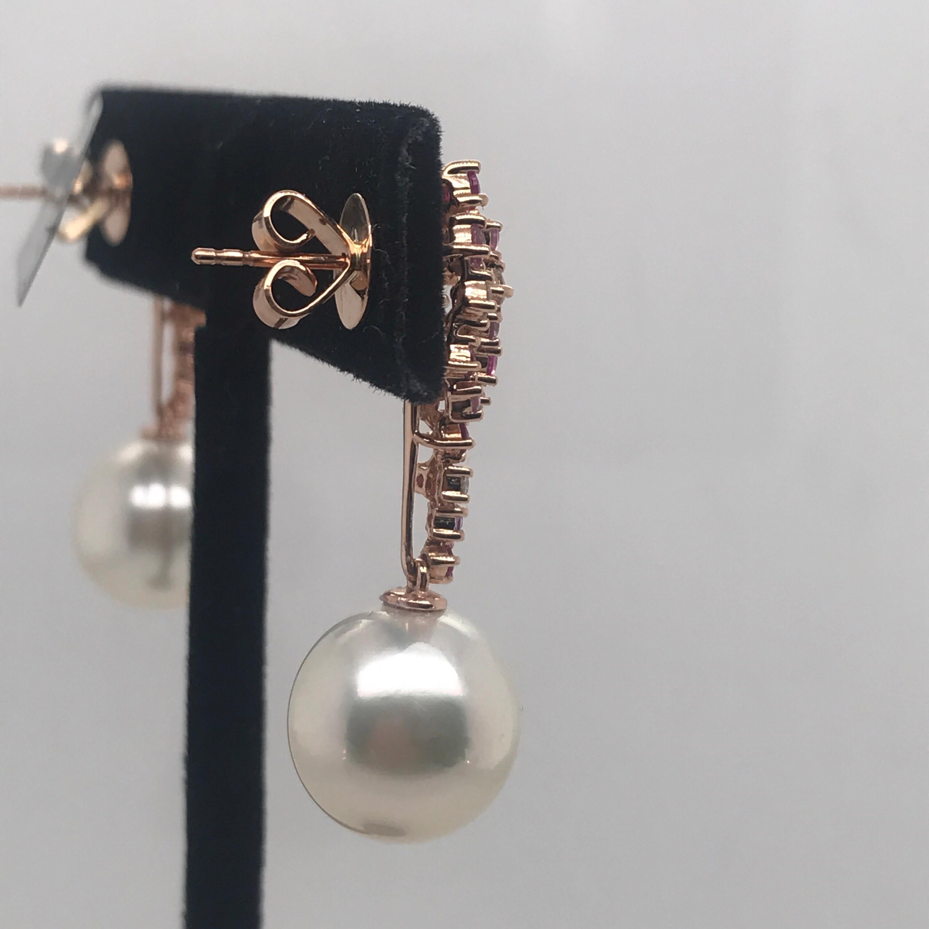 Boucles d'oreilles en or rose 18 carats avec saphir rose, diamant et perle des mers du Sud de 1,41 carat Pour femmes en vente