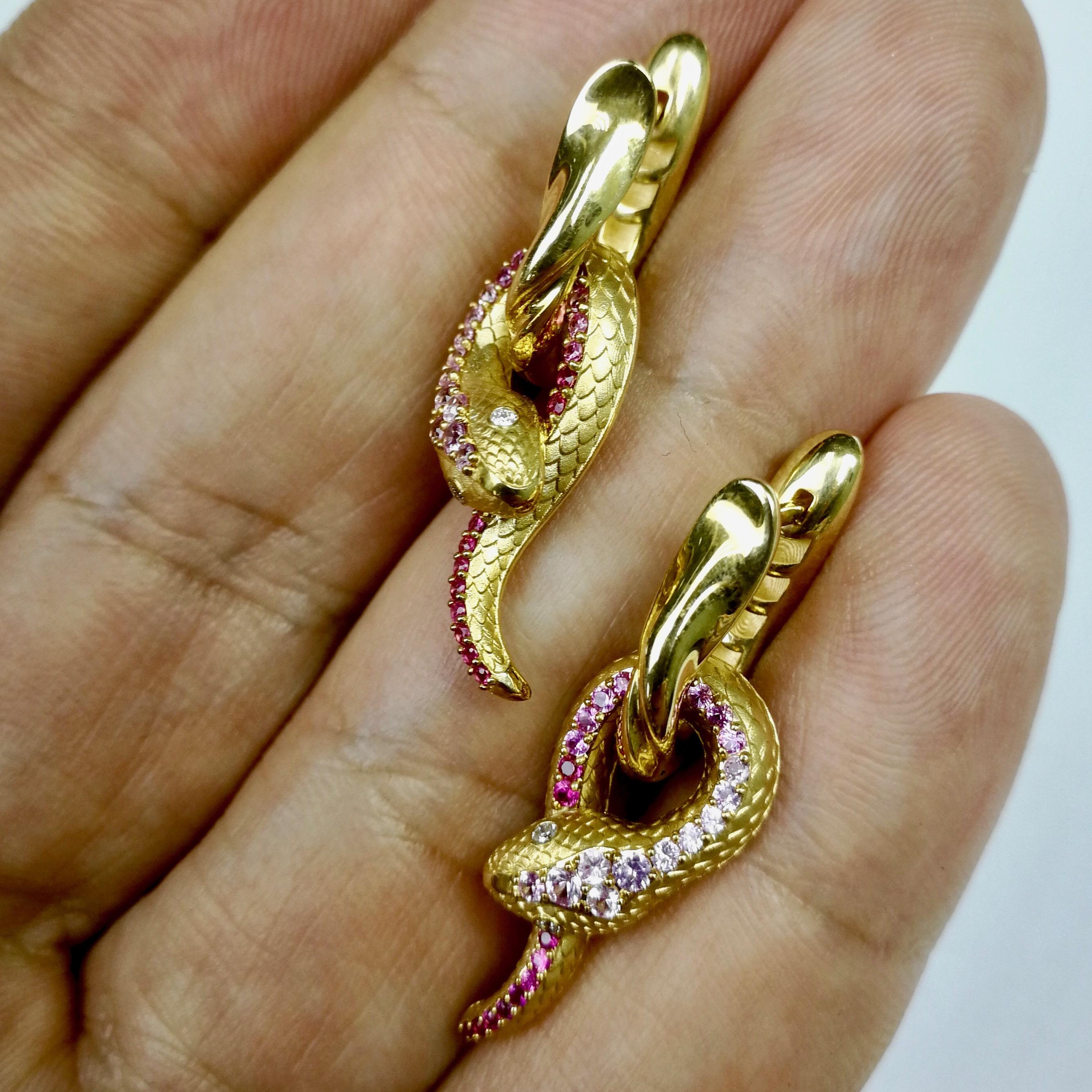 Pink Sapphire Diamonds 18 Karat Yellow Gold Snake Earrings In New Condition In Bangkok, TH