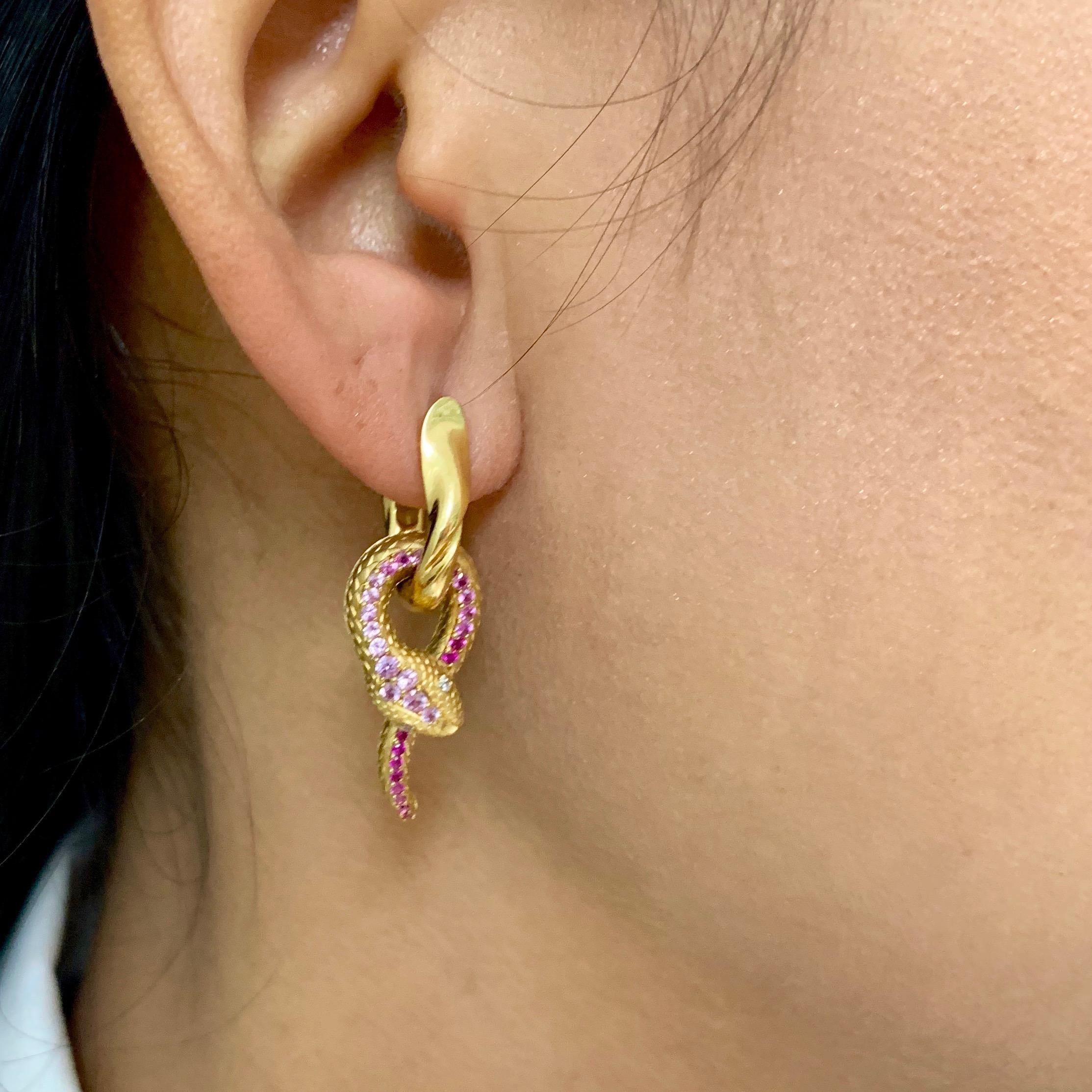 Pink Sapphire Diamonds 18 Karat Yellow Gold Snake Earrings In New Condition For Sale In Bangkok, TH