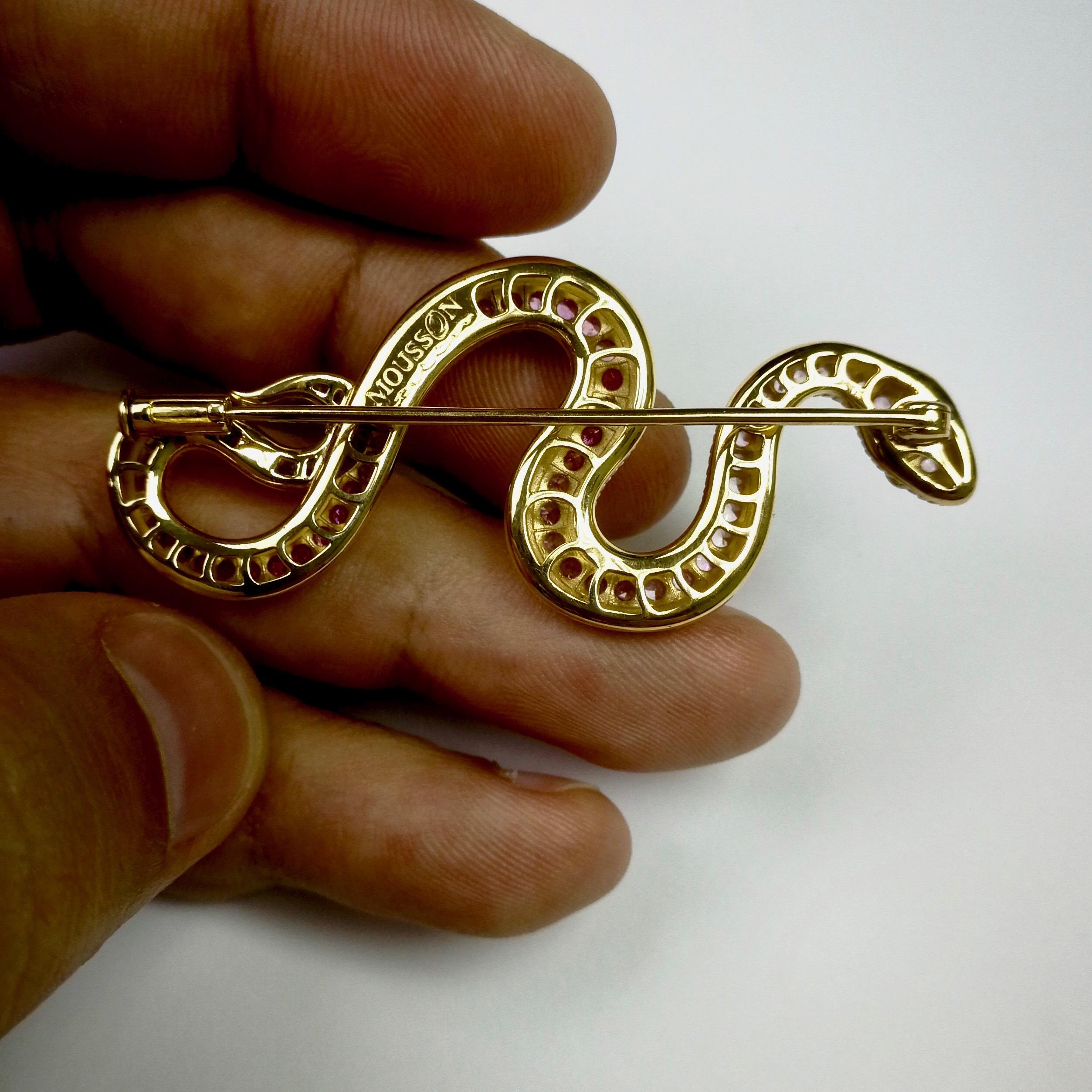 Parure bague et broche serpent en or jaune 18 carats, saphirs roses et diamants Neuf - En vente à Bangkok, TH