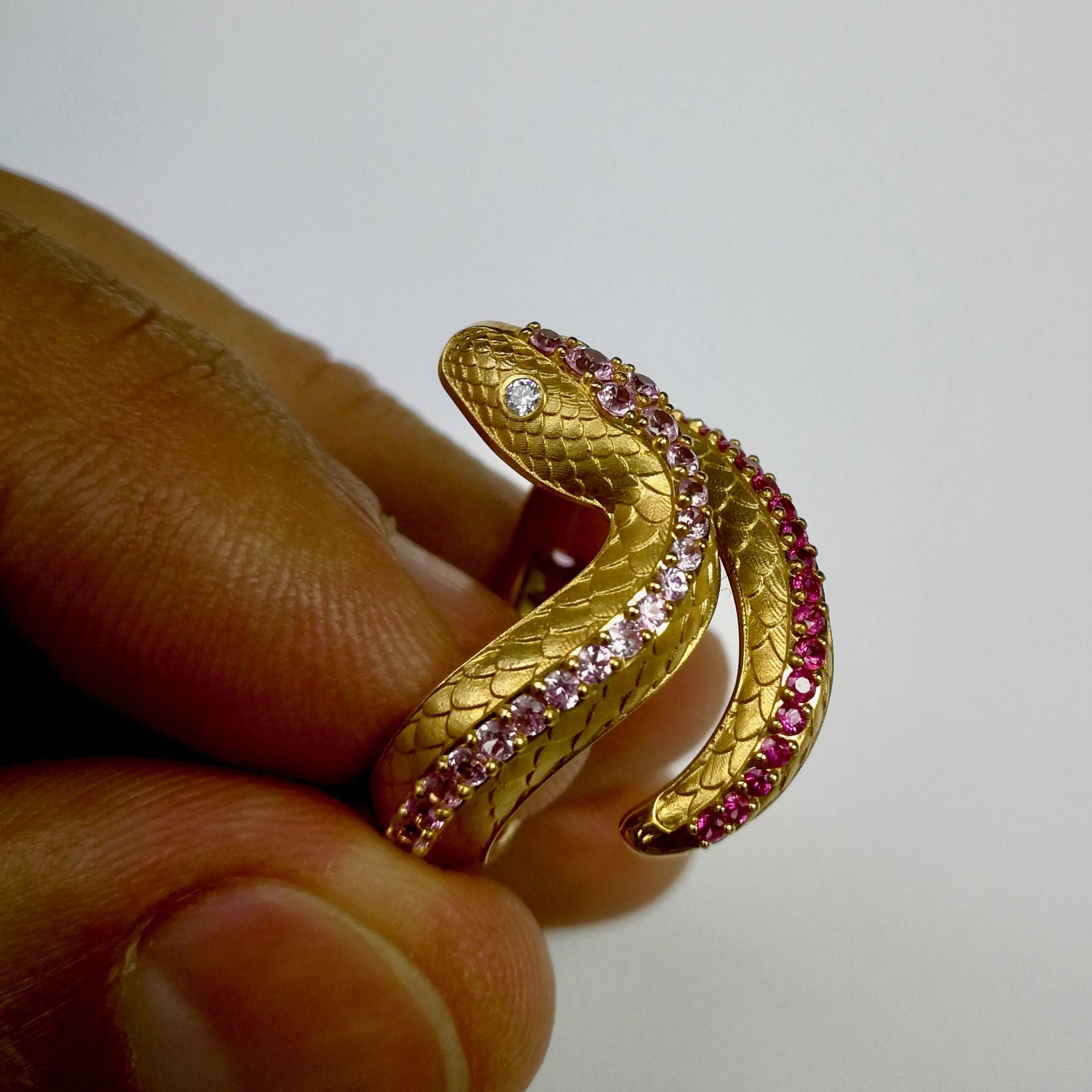 Contemporary Pink Sapphire Diamonds 18 Karat Yellow Gold Snake Ring Earrings Brooch Suite For Sale