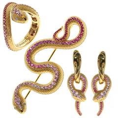 Pink Sapphire Diamonds 18 Karat Yellow Gold Snake Ring Earrings Brooch Suite