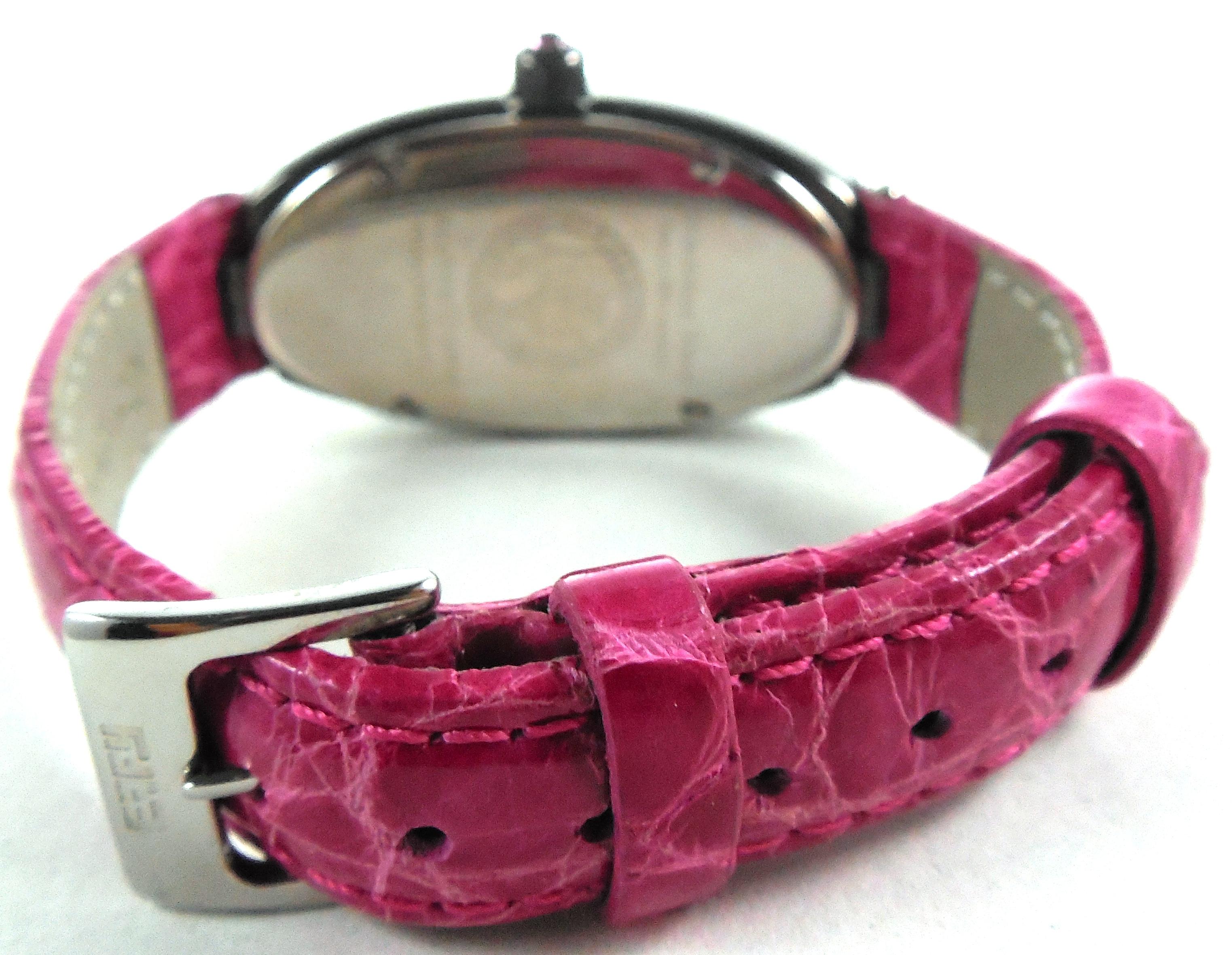Luxus Schweizer Quarz Exotische Lederbanduhr mit rosa Saphiren und Diamanten, Pavé-Zifferblatt Damen im Angebot