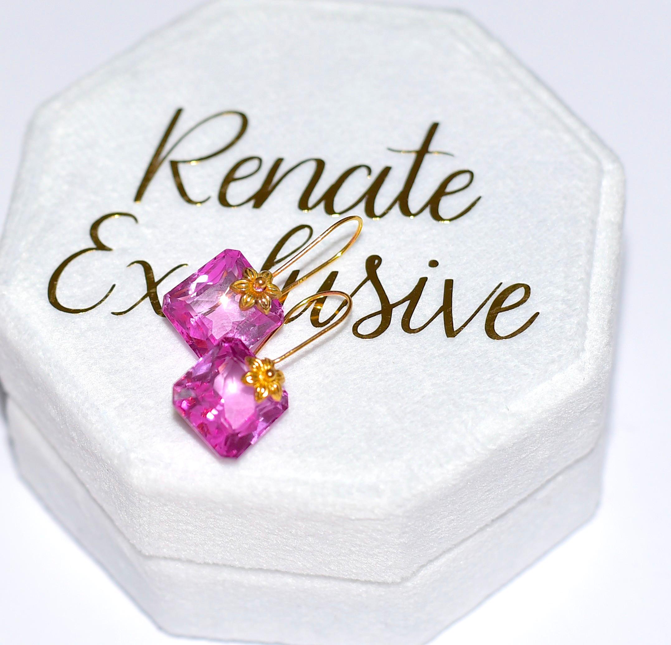 A gorgeous pair of lab-created pink sapphire (13,3mm x 12,5mm) with an 18K Solid Yellow Gold accent. Timeless jewelry design that takes your breath away! Rich pink bubble gum color with sparkling shine!
A bonus is an affordable price!

