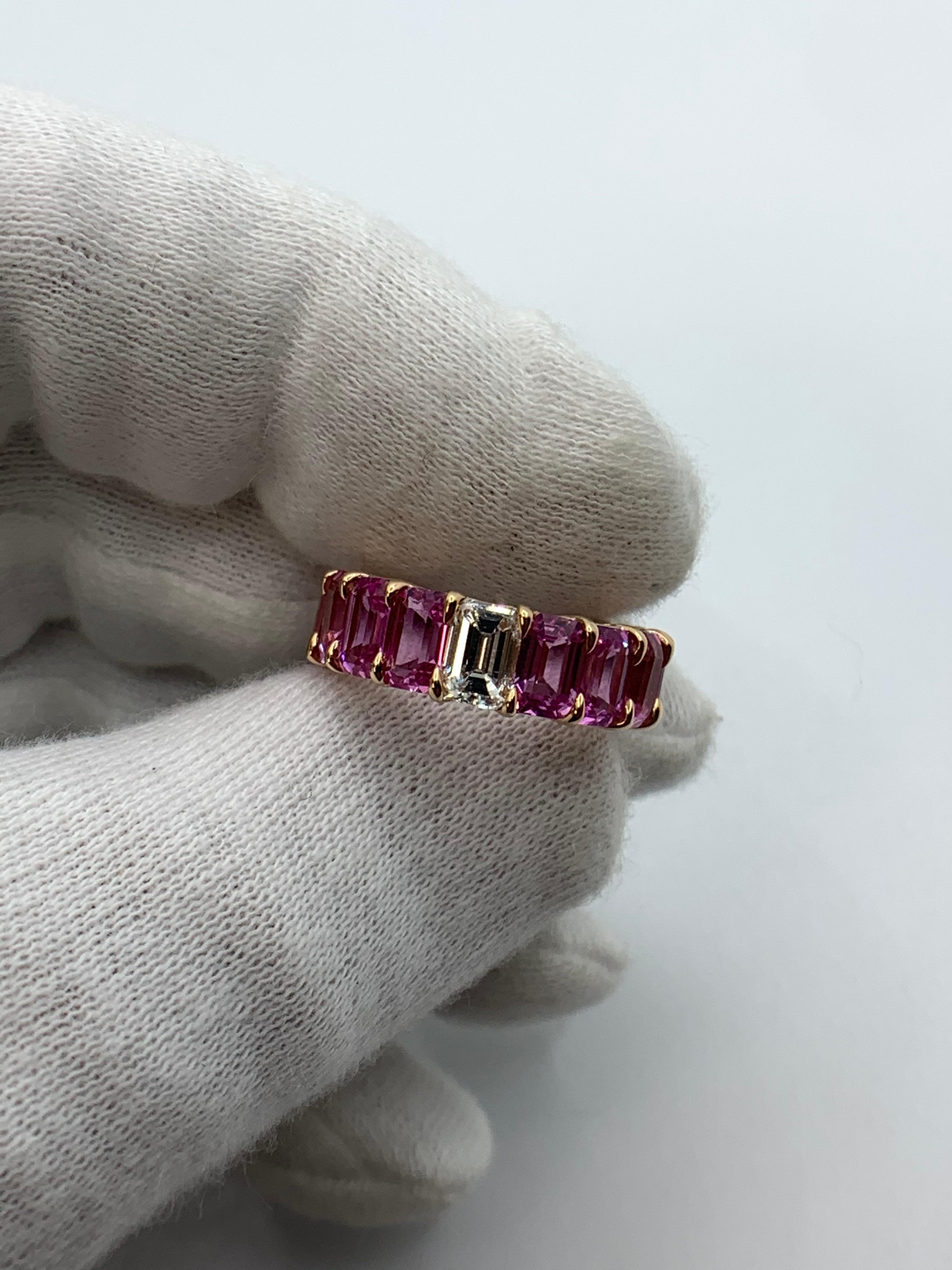 Eternity-Ring mit rosa Saphir im Smaragdschliff und Diamant im Angebot 1